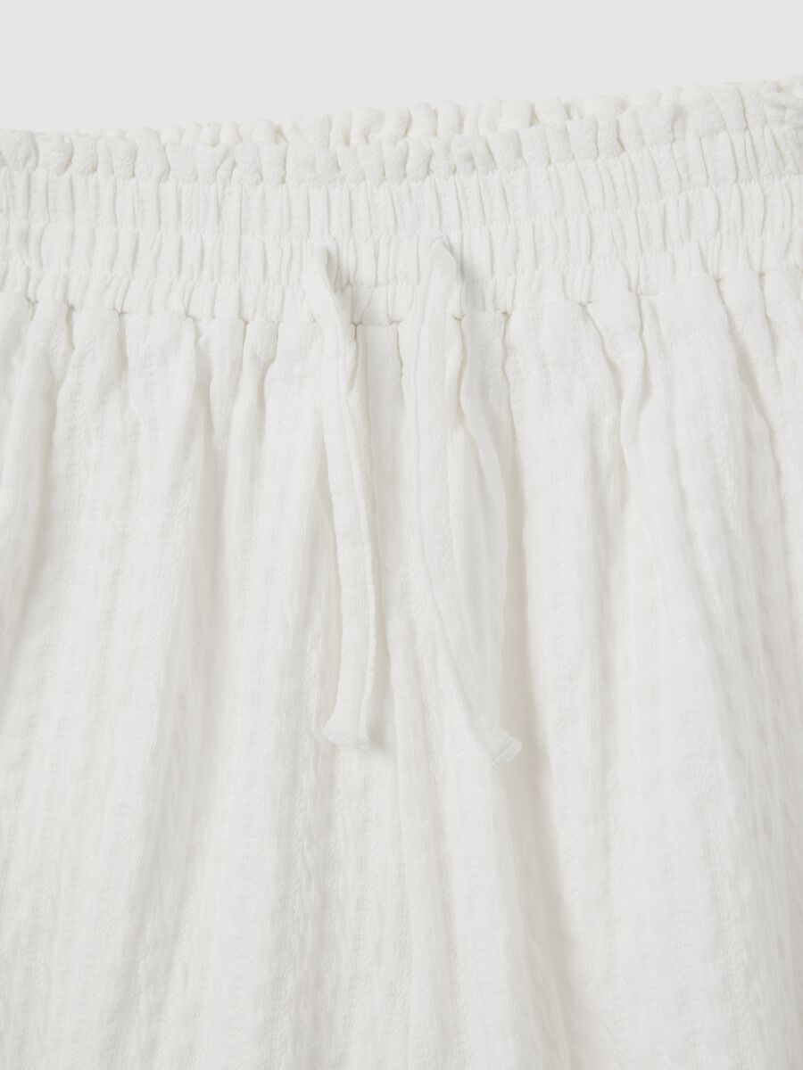 Girls' white cotton shorts in regular fit_2