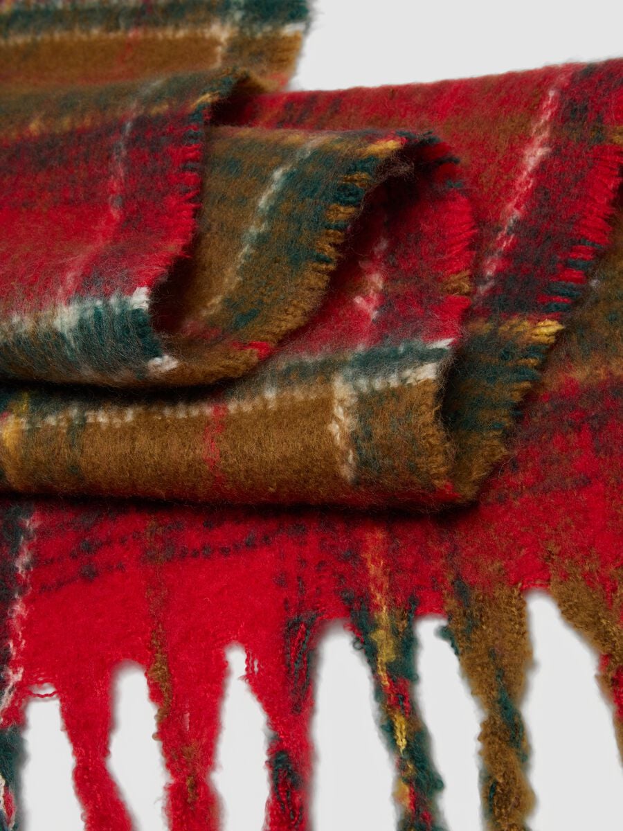 Brown and red checked scarf with fringes_2