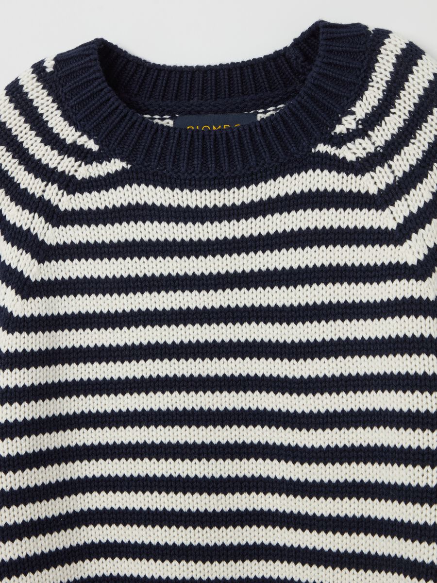 Striped pullover with raglan sleeves_5