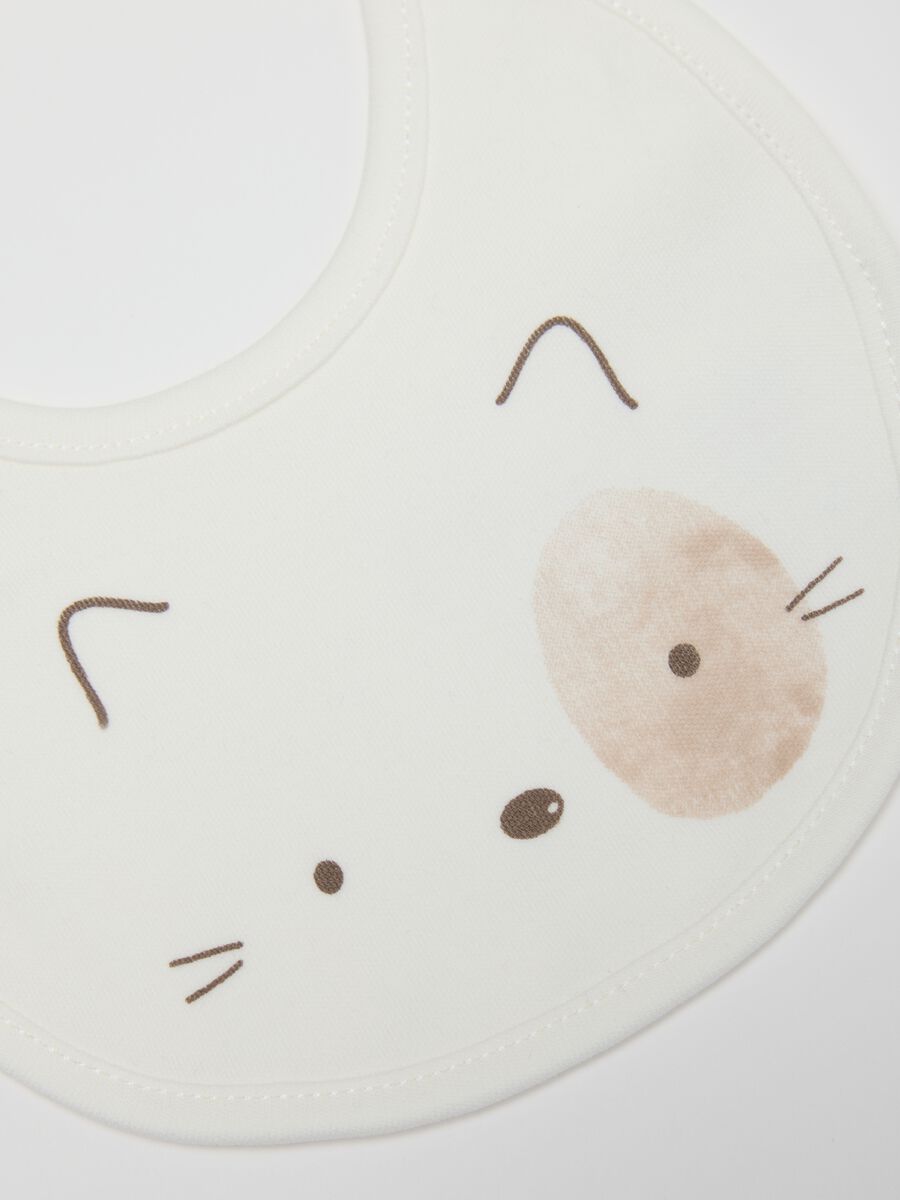 Set of newborn cotton bibs in multicolor with print_2