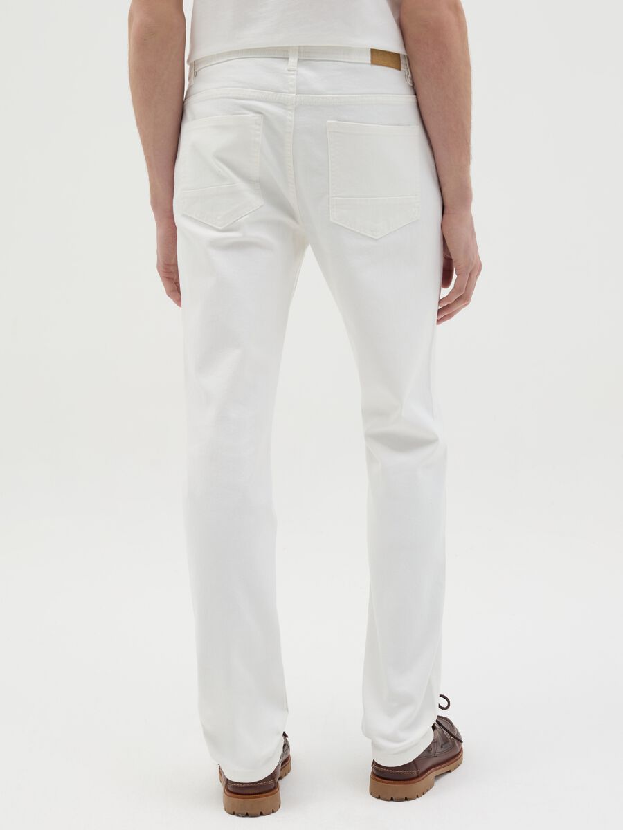 Slim-fit jeans with five pockets_3