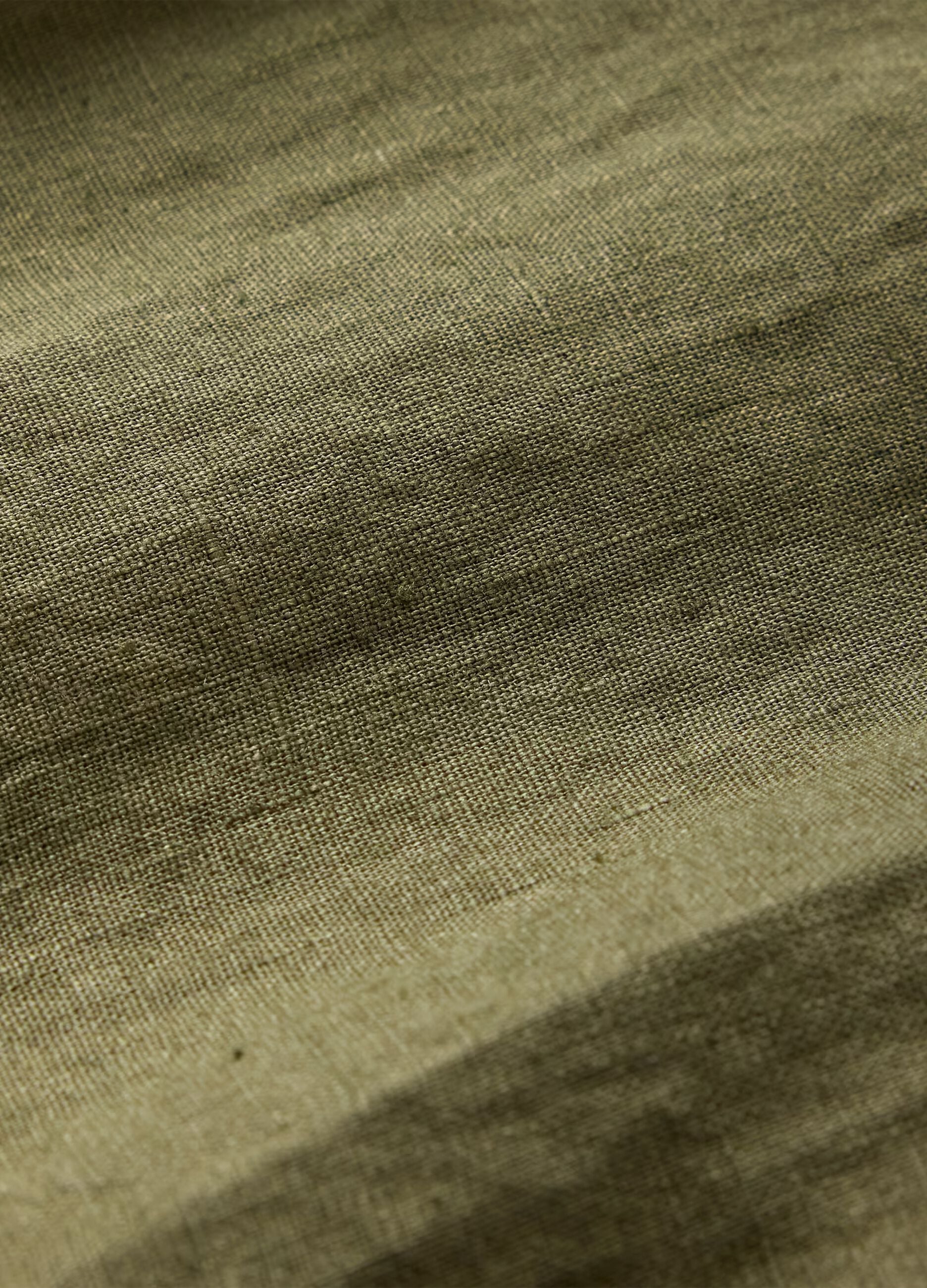 Green shirt with long sleeves in linen