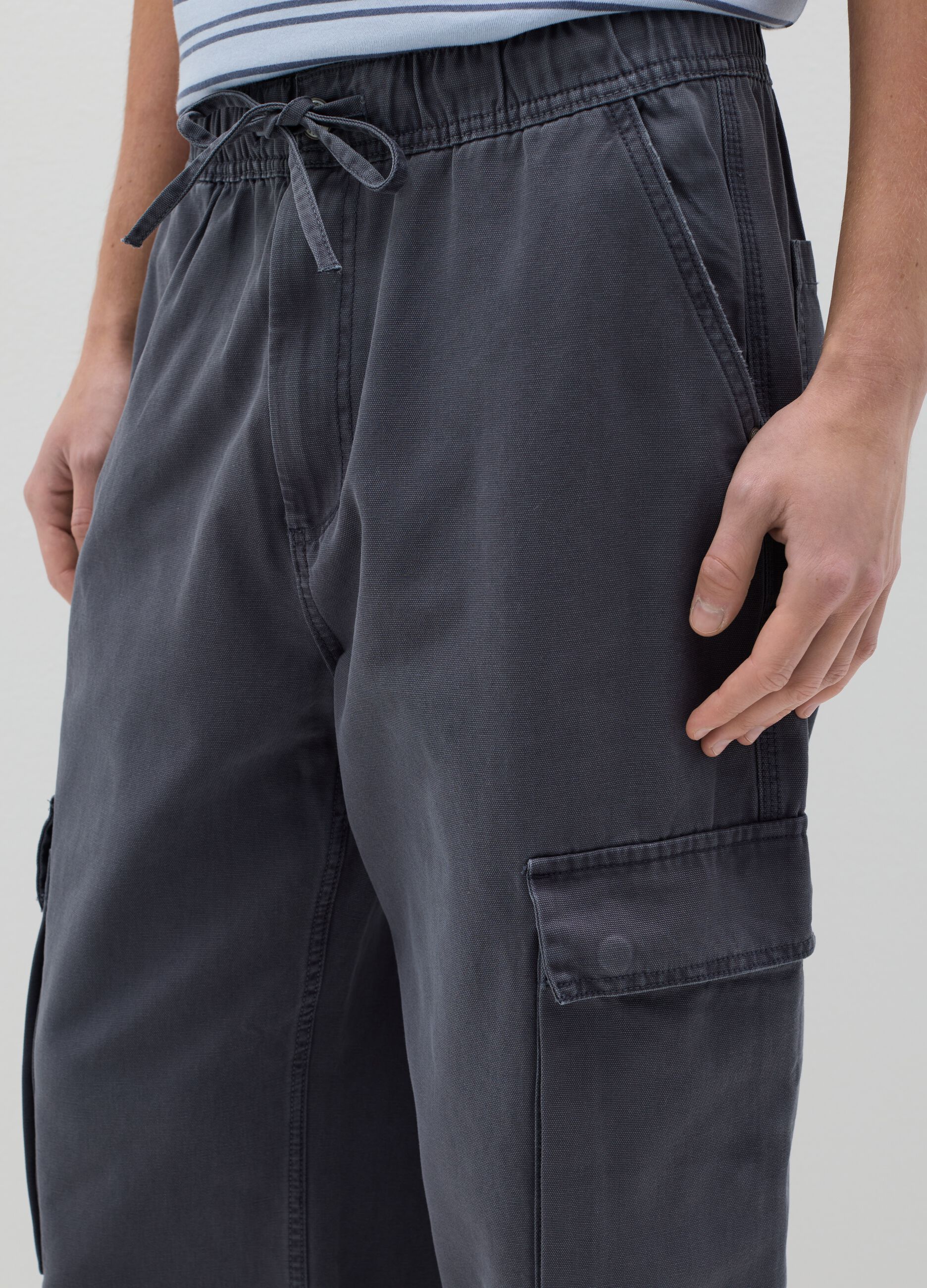 Wide-leg cargo joggers with drawstring
