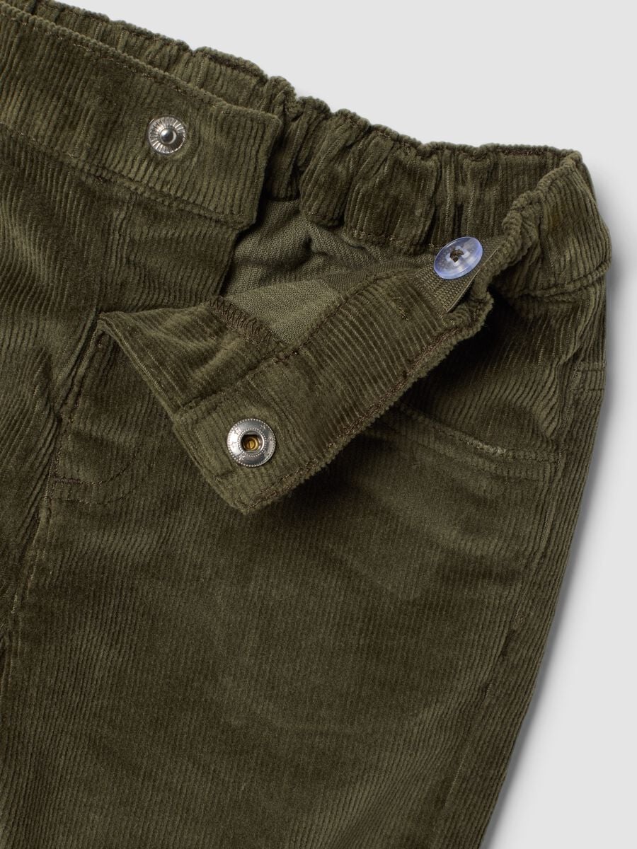 Pantaloni verdi in cotone elasticizzato a coste_2