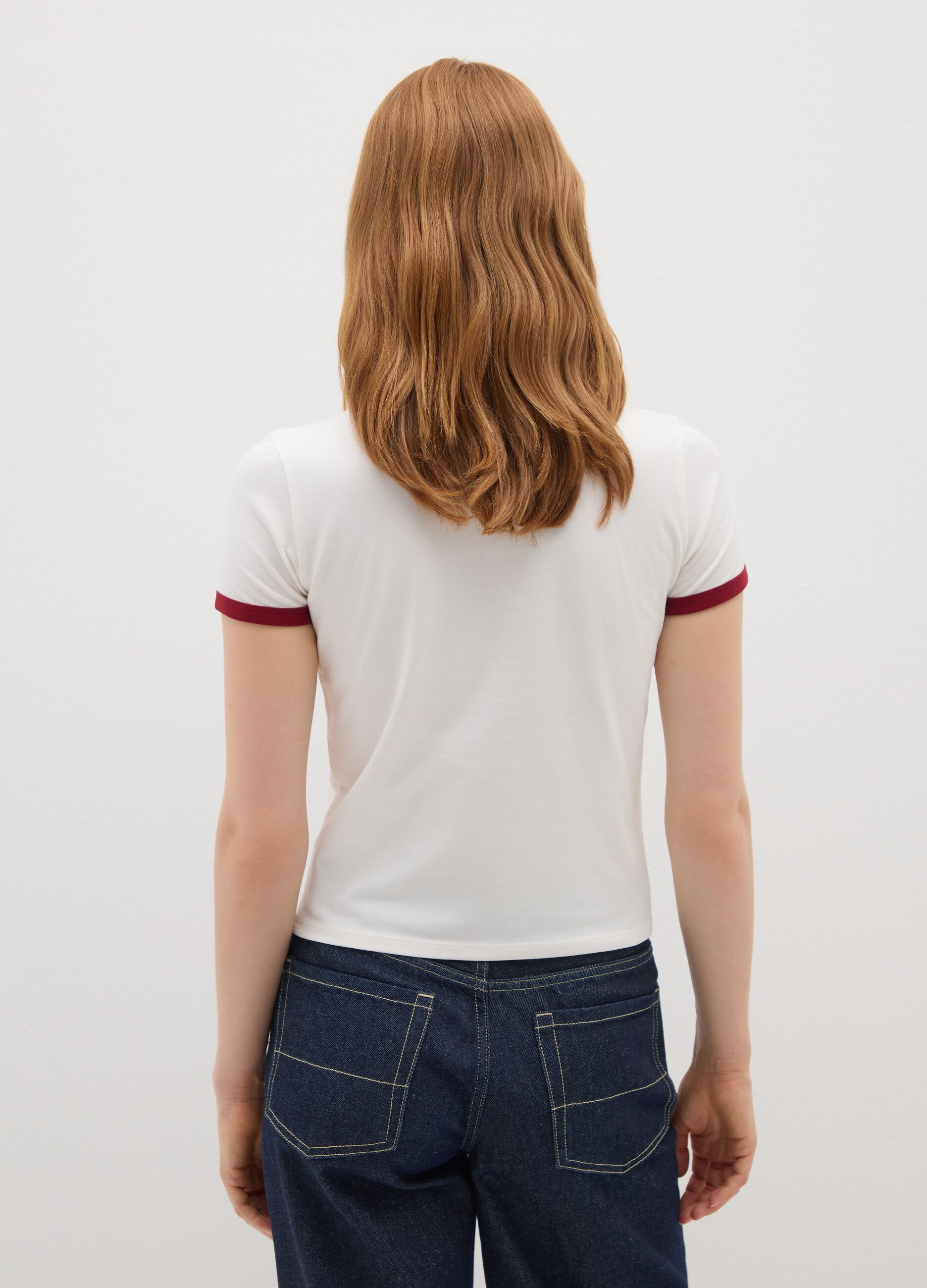 White stretch cotton regular fit T-shirt with red accents