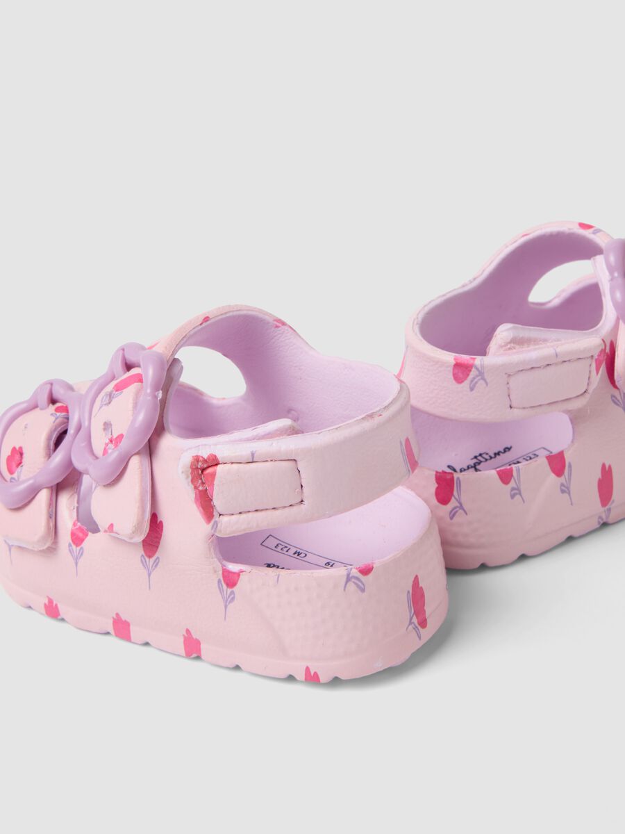 Pink sandals with floral appliqu&eacute;s_2