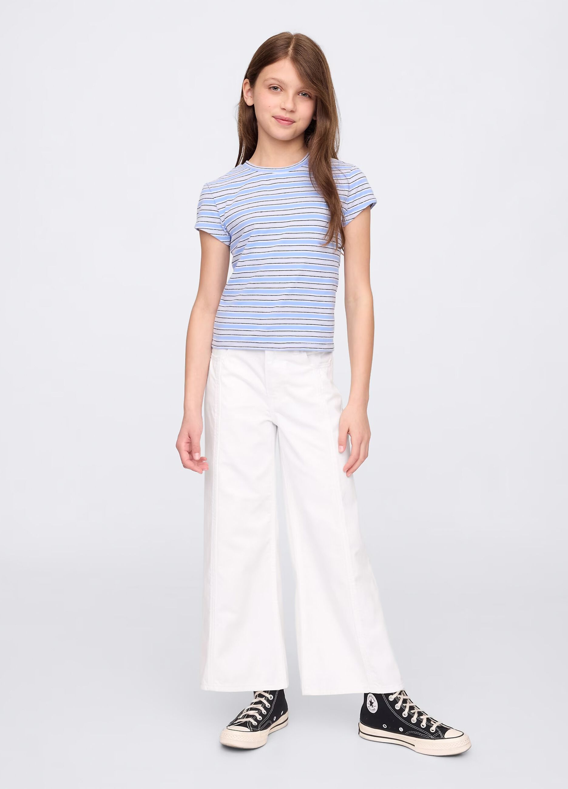 White trousers in denim with wide legs