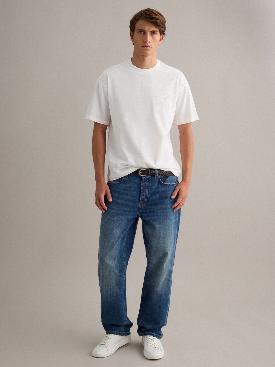 T-shirt in puro cotone bianca relaxed fit con ricamo_2