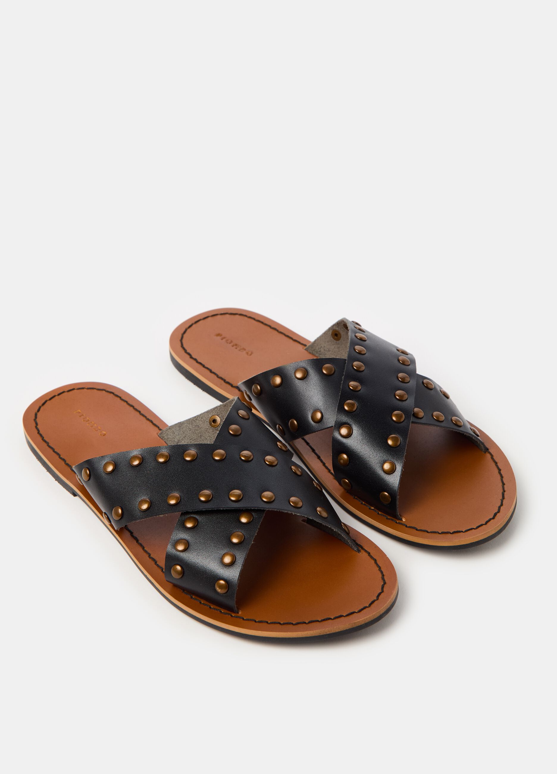 Leather sandals with studs