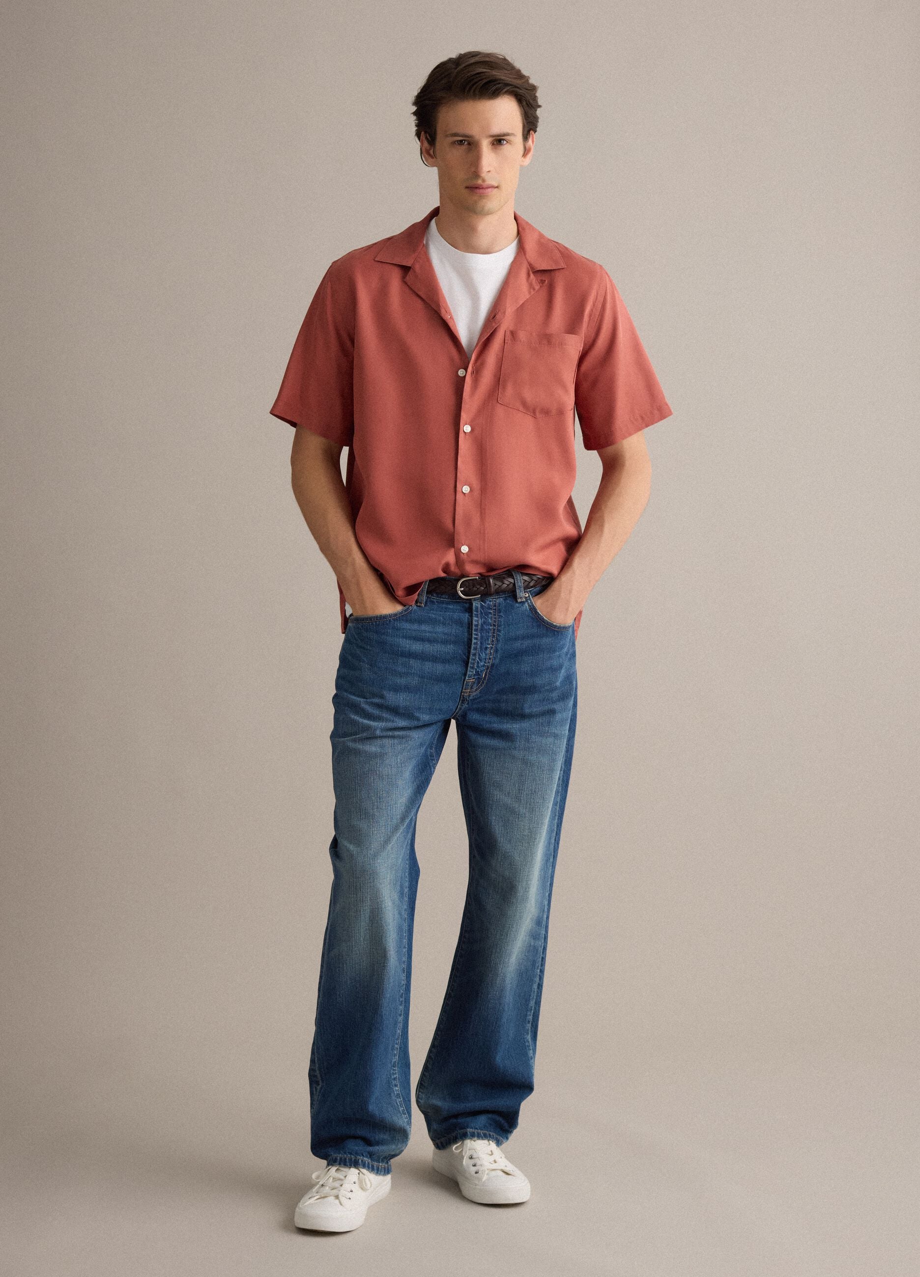 Red short-sleeved shirt in pure lyocell