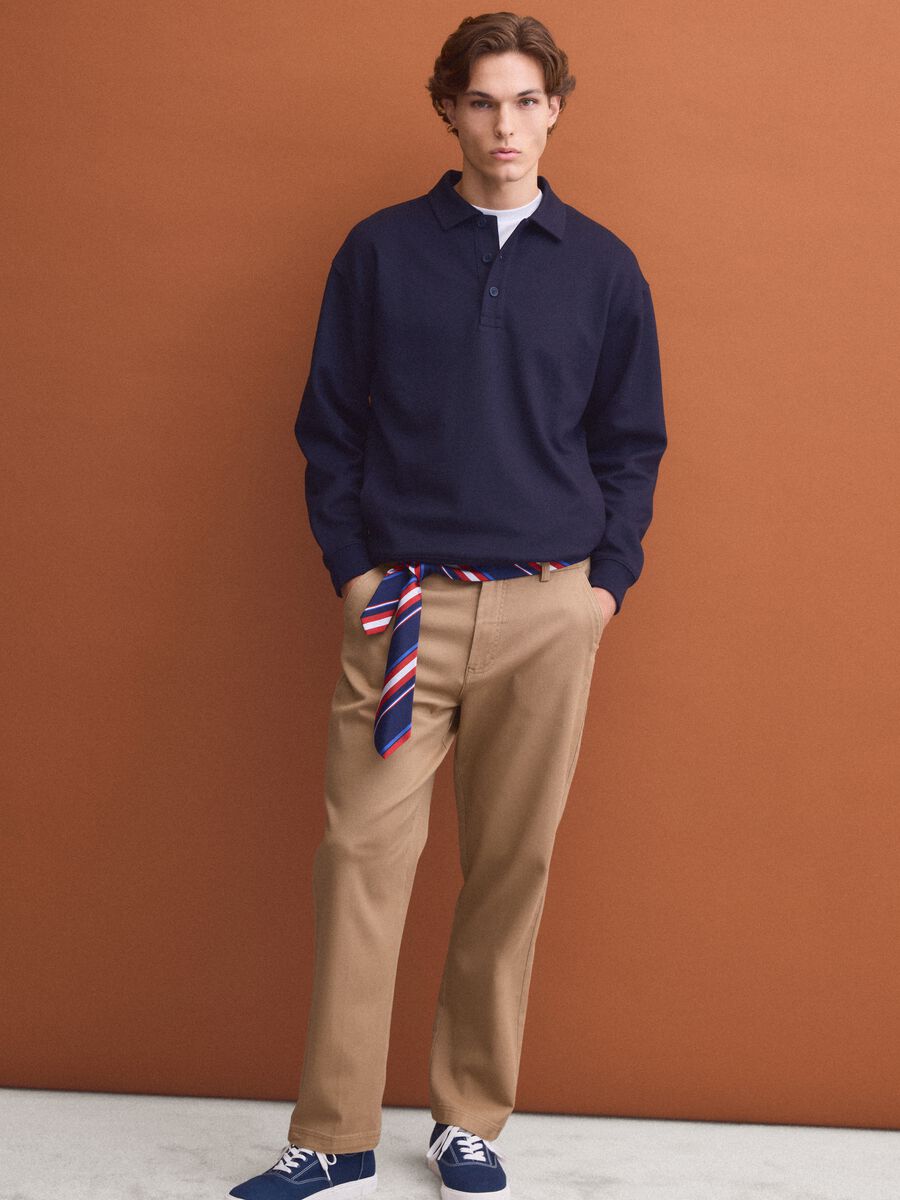 Felpa blu in tessuto elasticizzato con collo polo relaxed fit_1