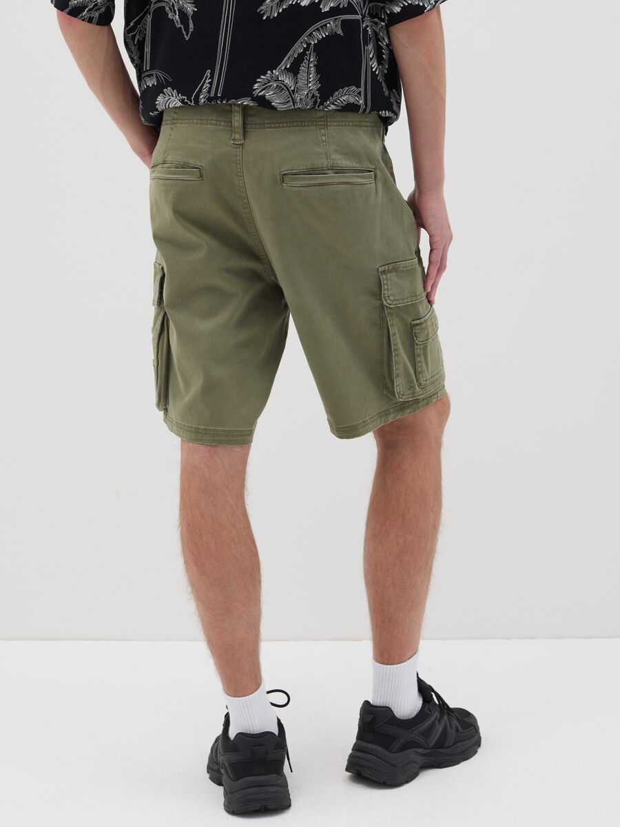 Green Bermuda shorts in stretch cotton_2