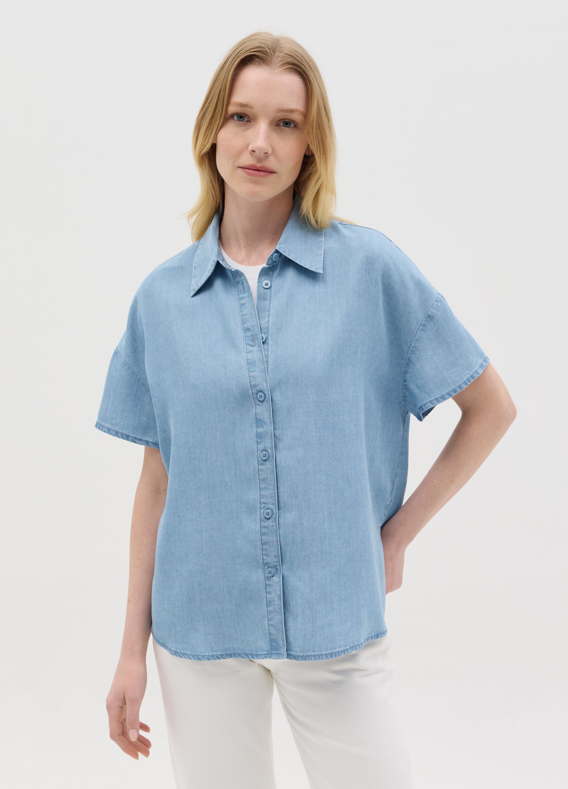 Short-sleeved denim shirt