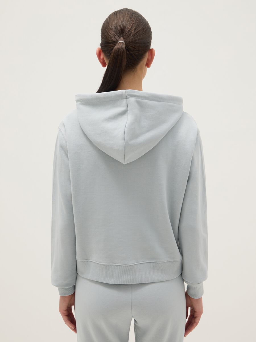 Felpa in misto cotone grigia regular fit con cappuccio_2