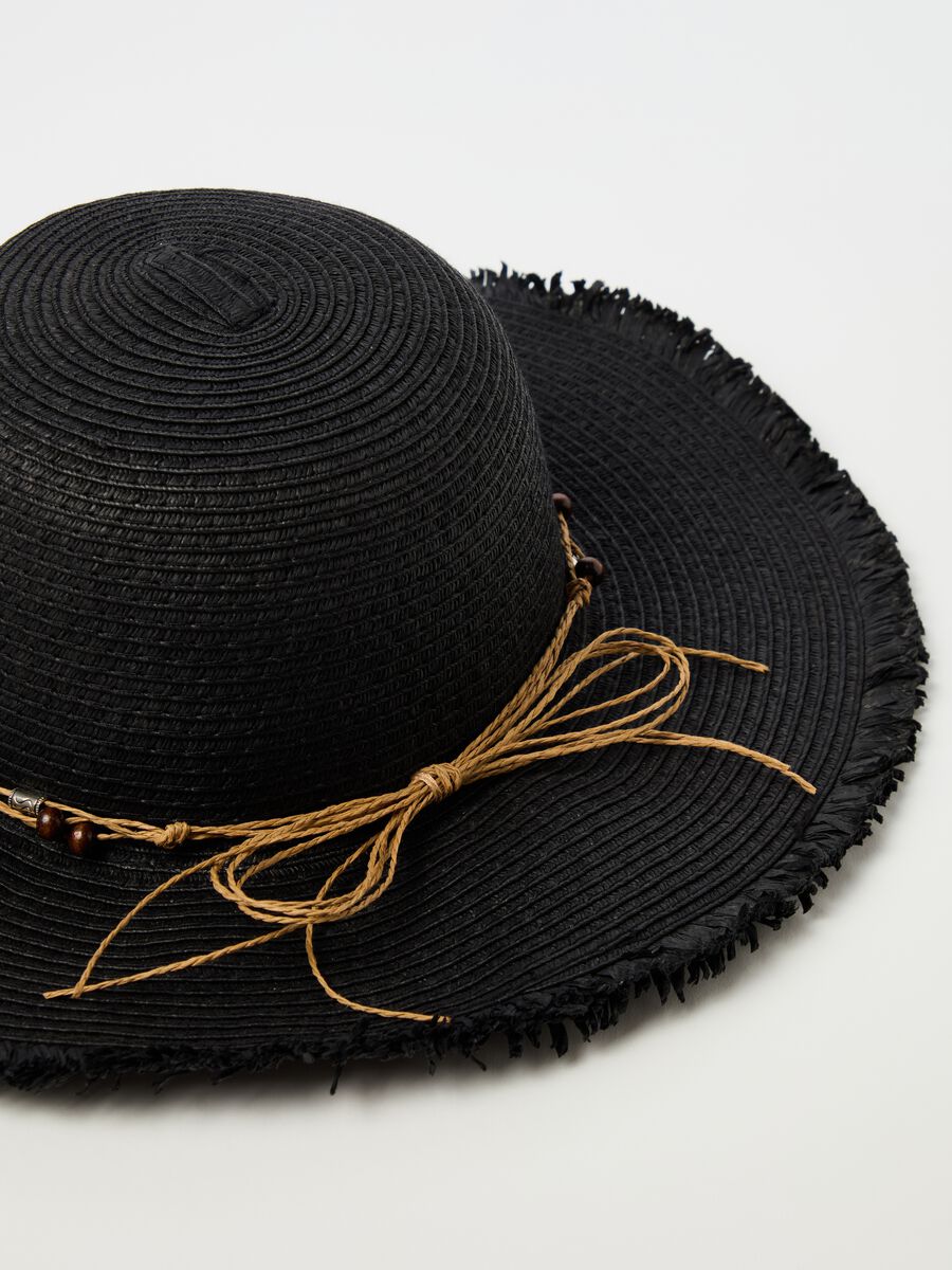 Straw hat with cord_1