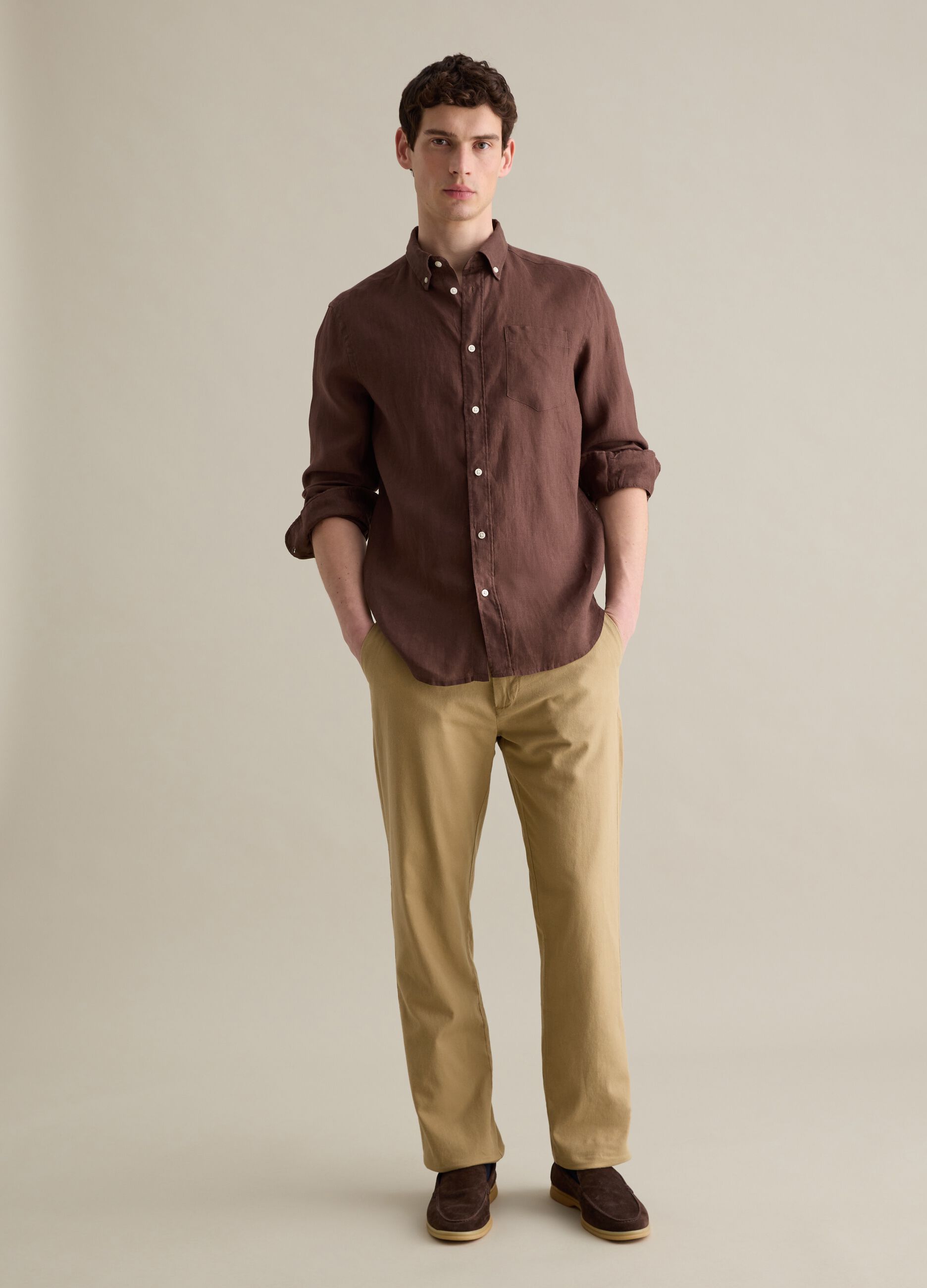 Brown shirt in linen with button-down collar