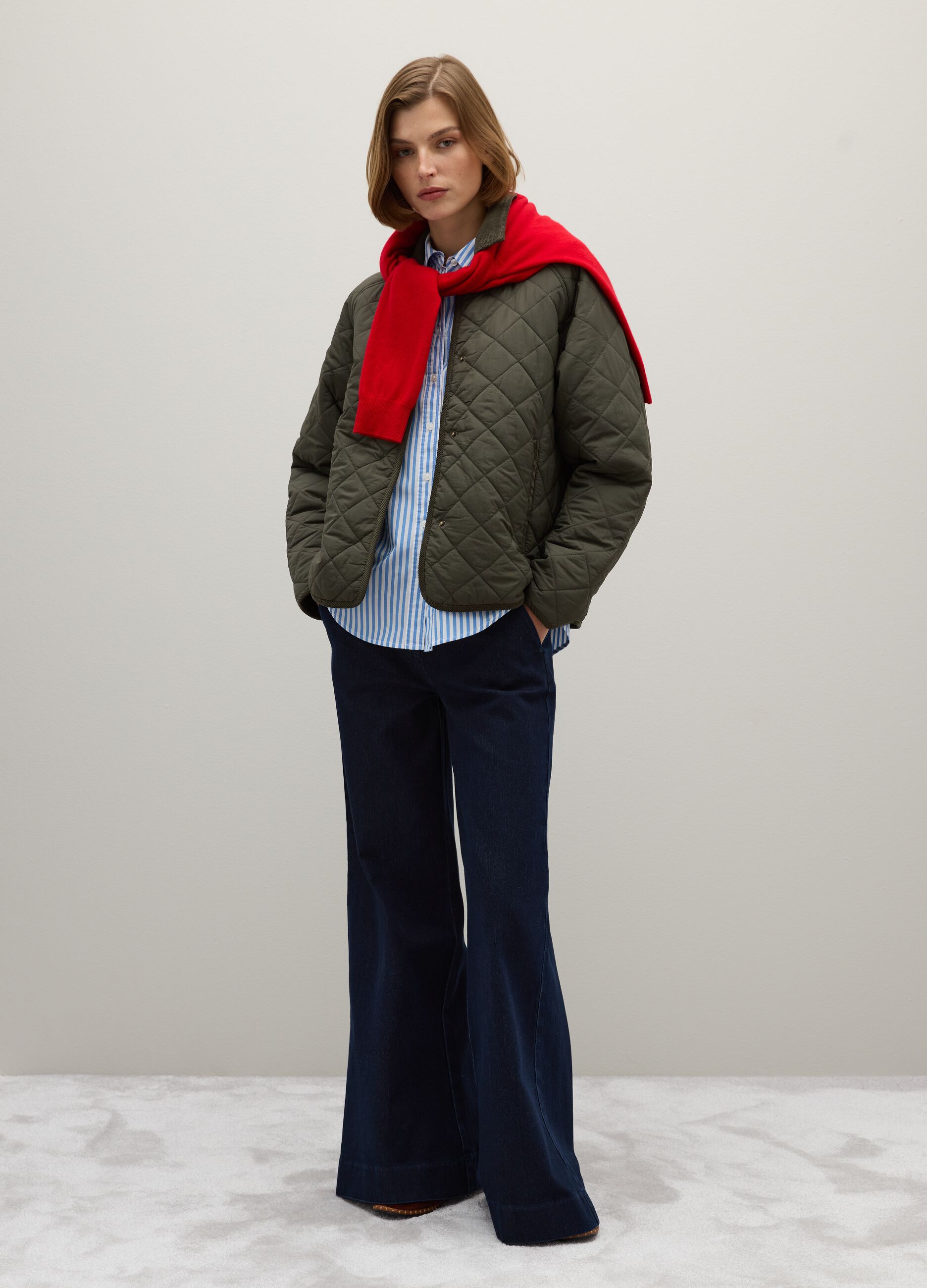 Jeans in denim blu a gamba larga elasticizzati
