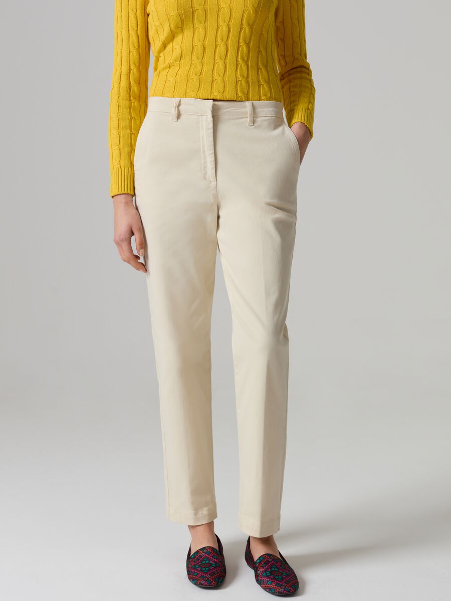 Pantalone chino in cotone stretch_1