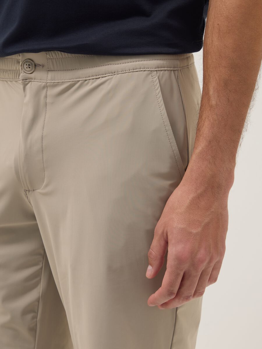 Bermuda jogger beige in tessuto elasticizzato regular fit_3