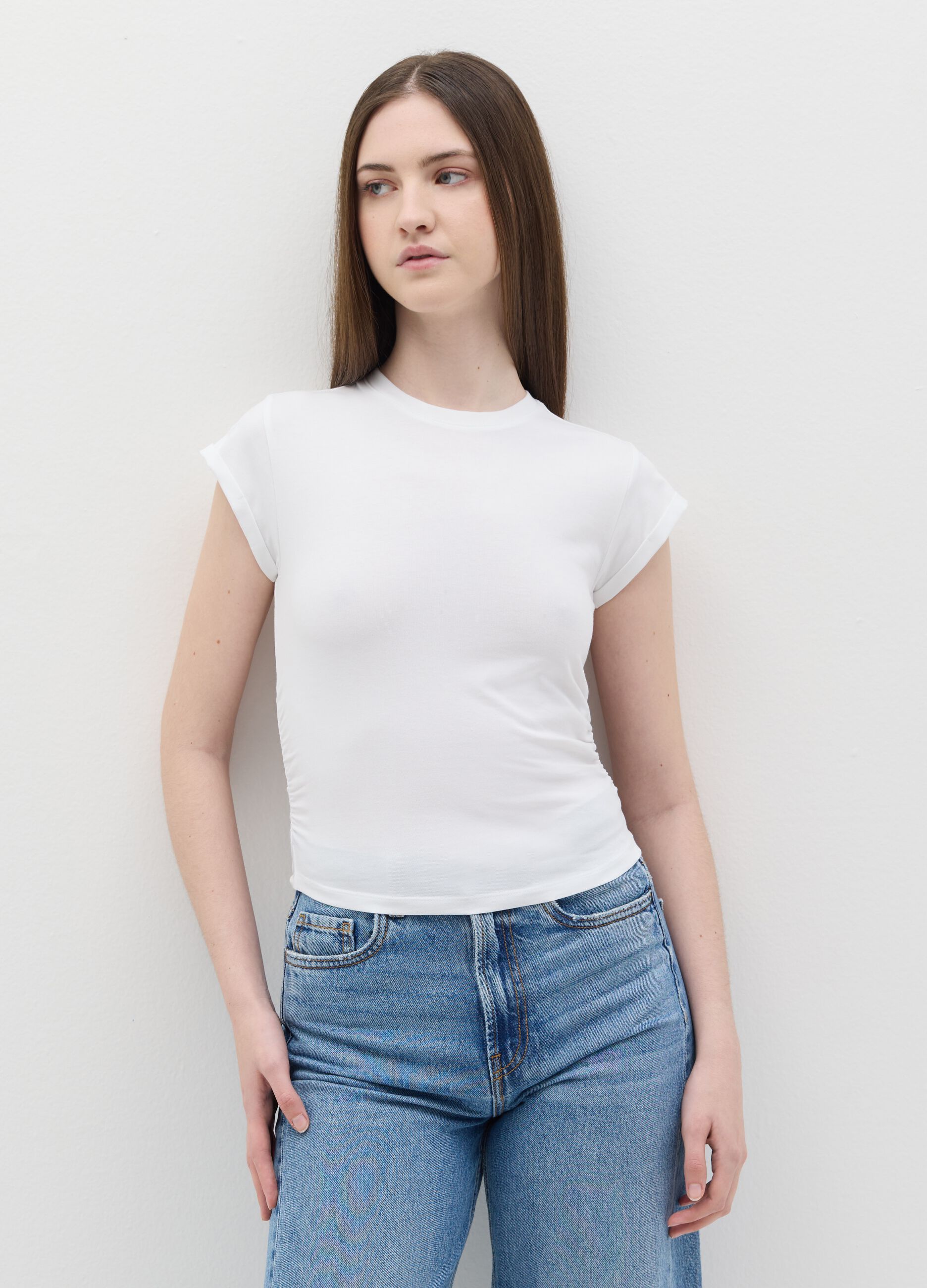 White slim-fit T-shirt with gathering on the side