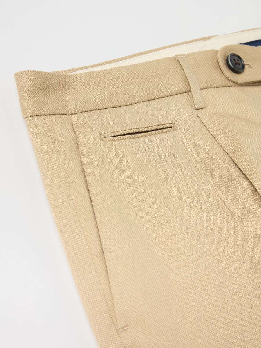 Contemporary chino trousers with darts_5