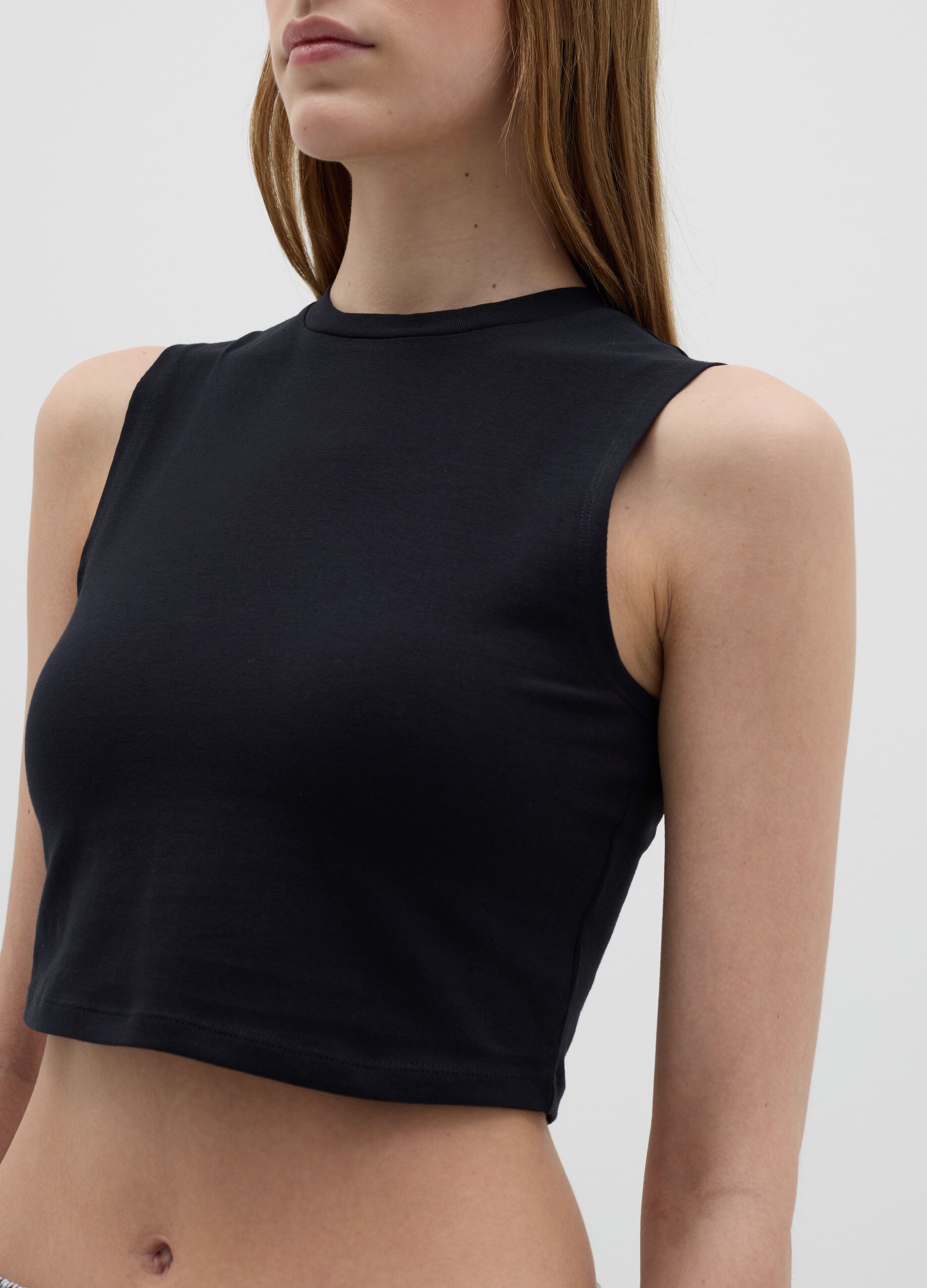Canotta cropped da donna in cotone elasticizzato nera regular fit