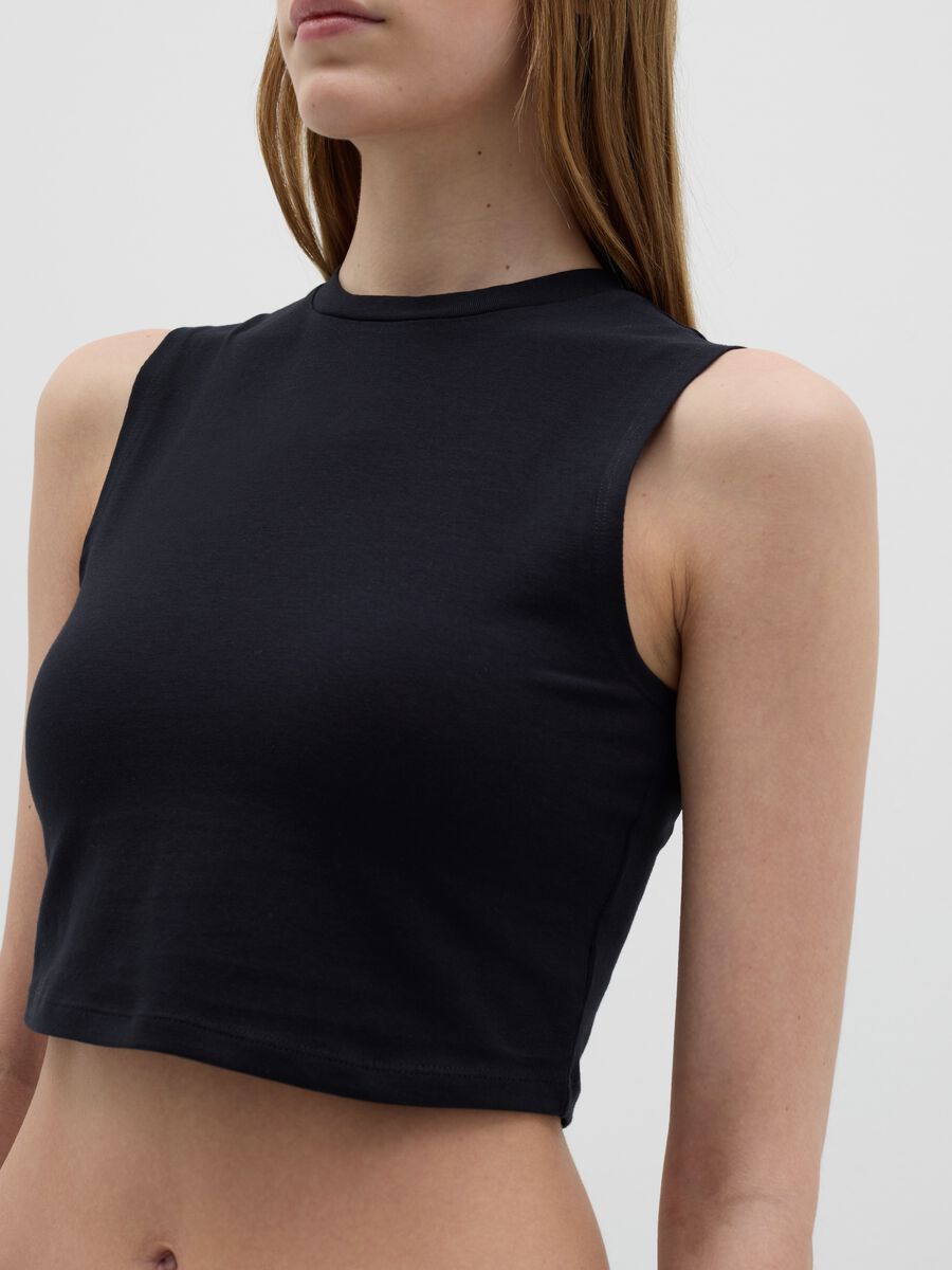 Women’s cropped vest top in black elasticated cotton with regular fit_2