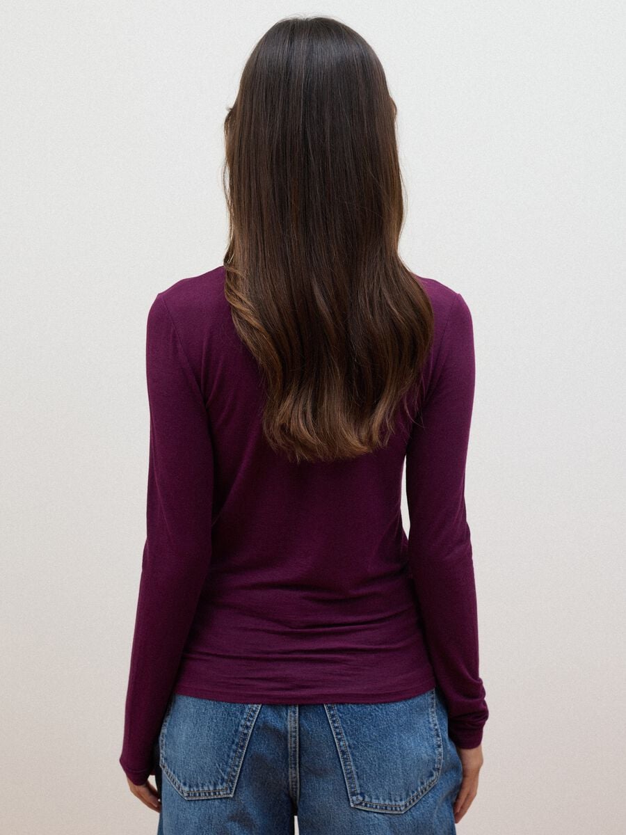 T-shirt viola in modal e cashmere elasticizzato regular fit_2