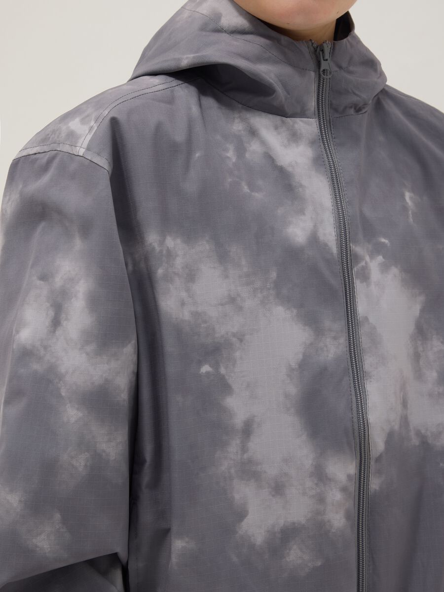 Giacca da pioggia in misto grigio regular fit con cappuccio da ragazzo_2