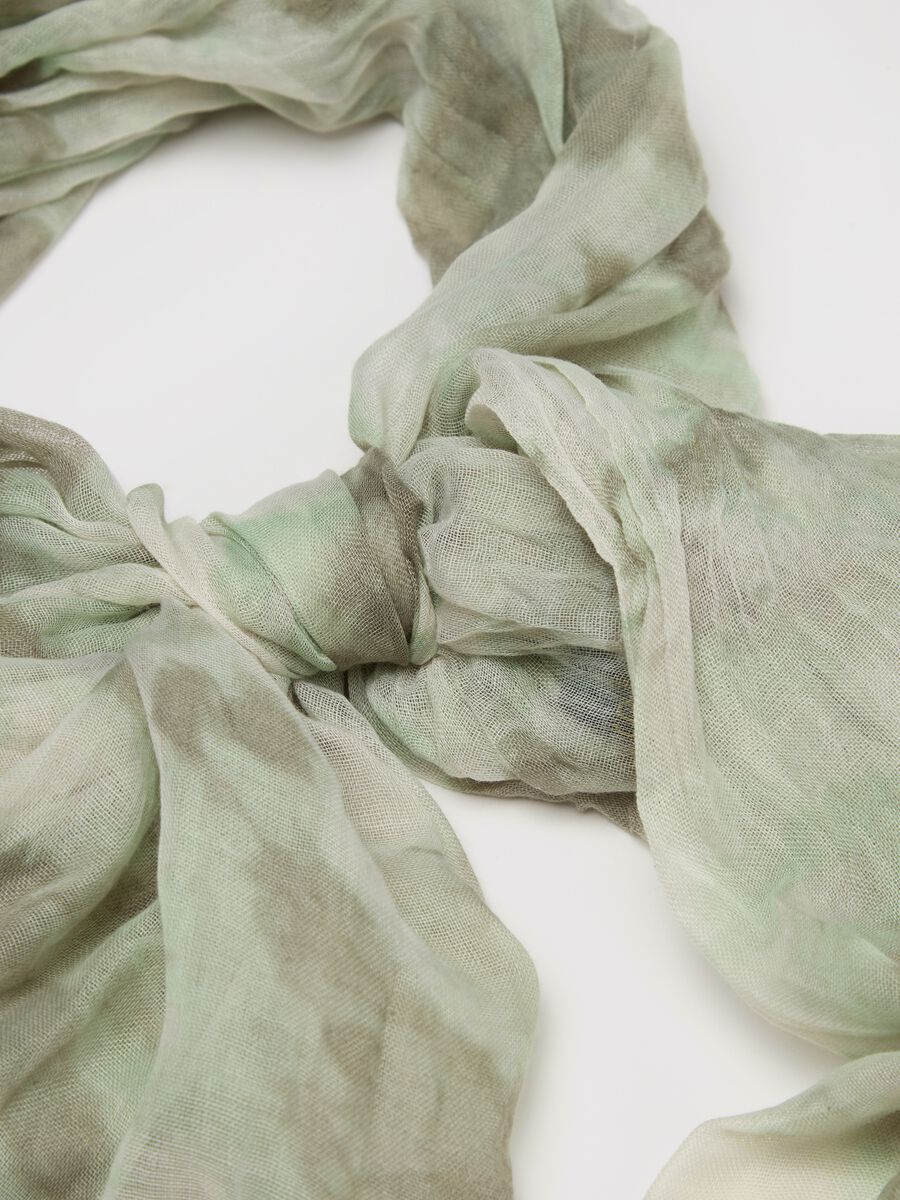 Crinkle-effect pashmina with patterned print_1