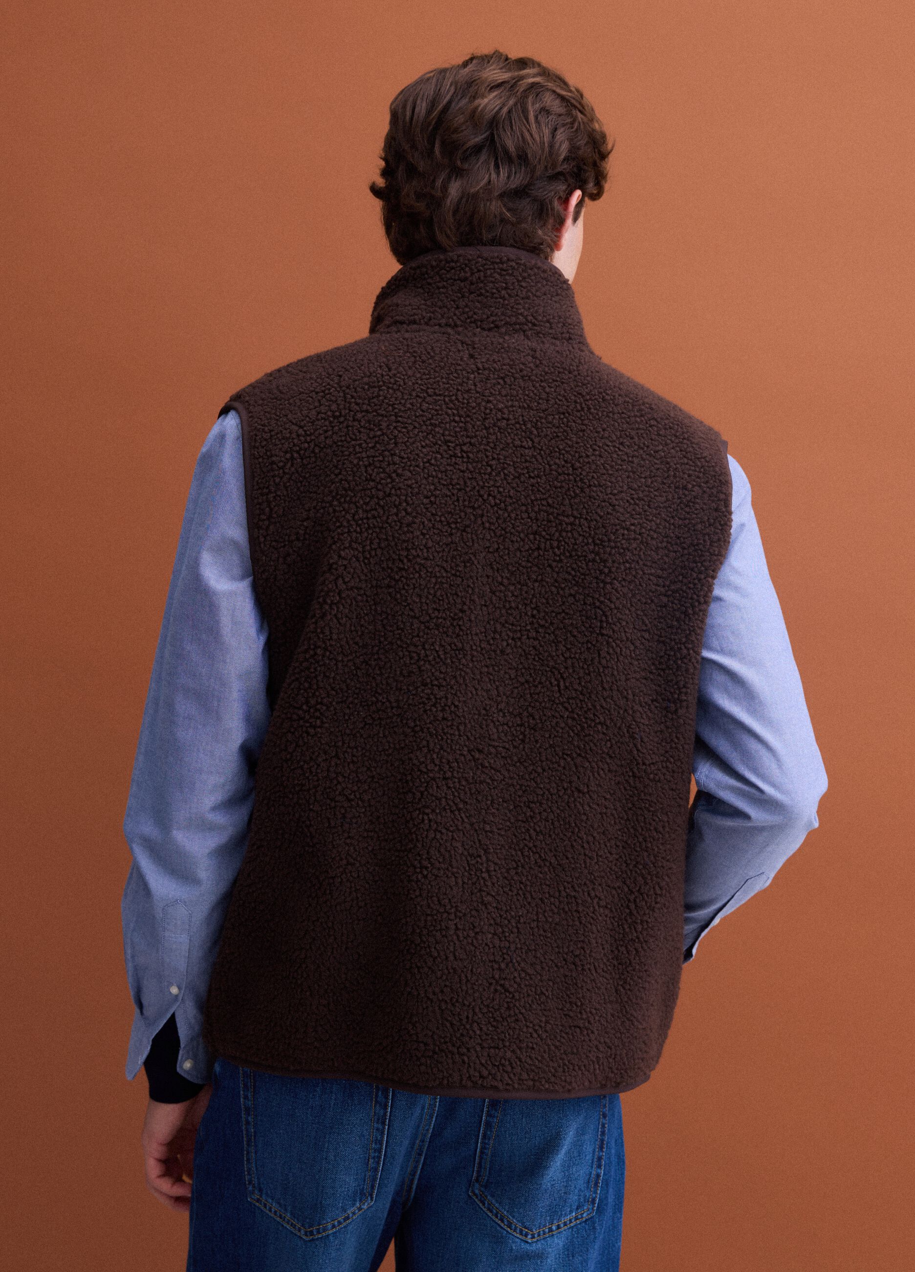 Brown regular-fit gilet with teddy-effect fabric