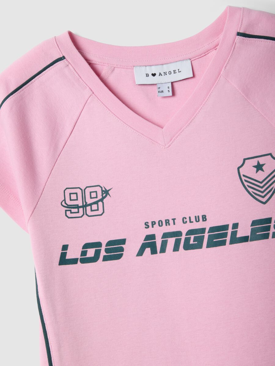 T-shirt in puro cotone rosa slim fit con collo a V e stampa_1