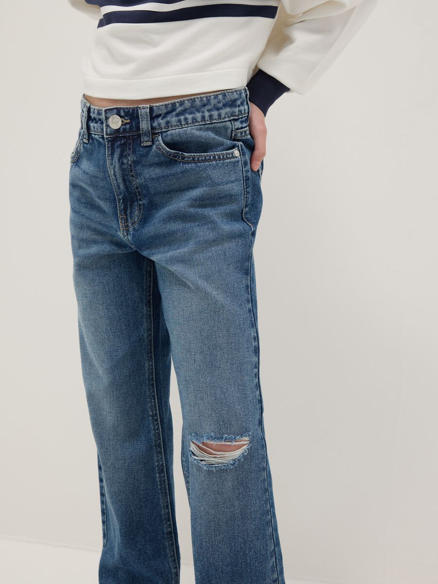 Jeans in puro cotone blu da ragazza regular fit con strappi_2