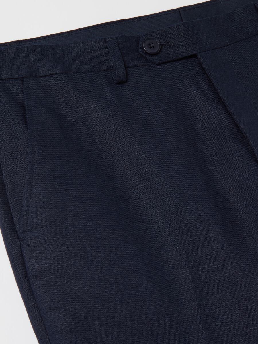 Contemporary regular-fit trousers in linen_5