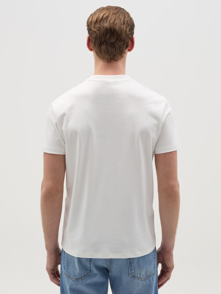 Regular-fit T-shirt with round neck_2