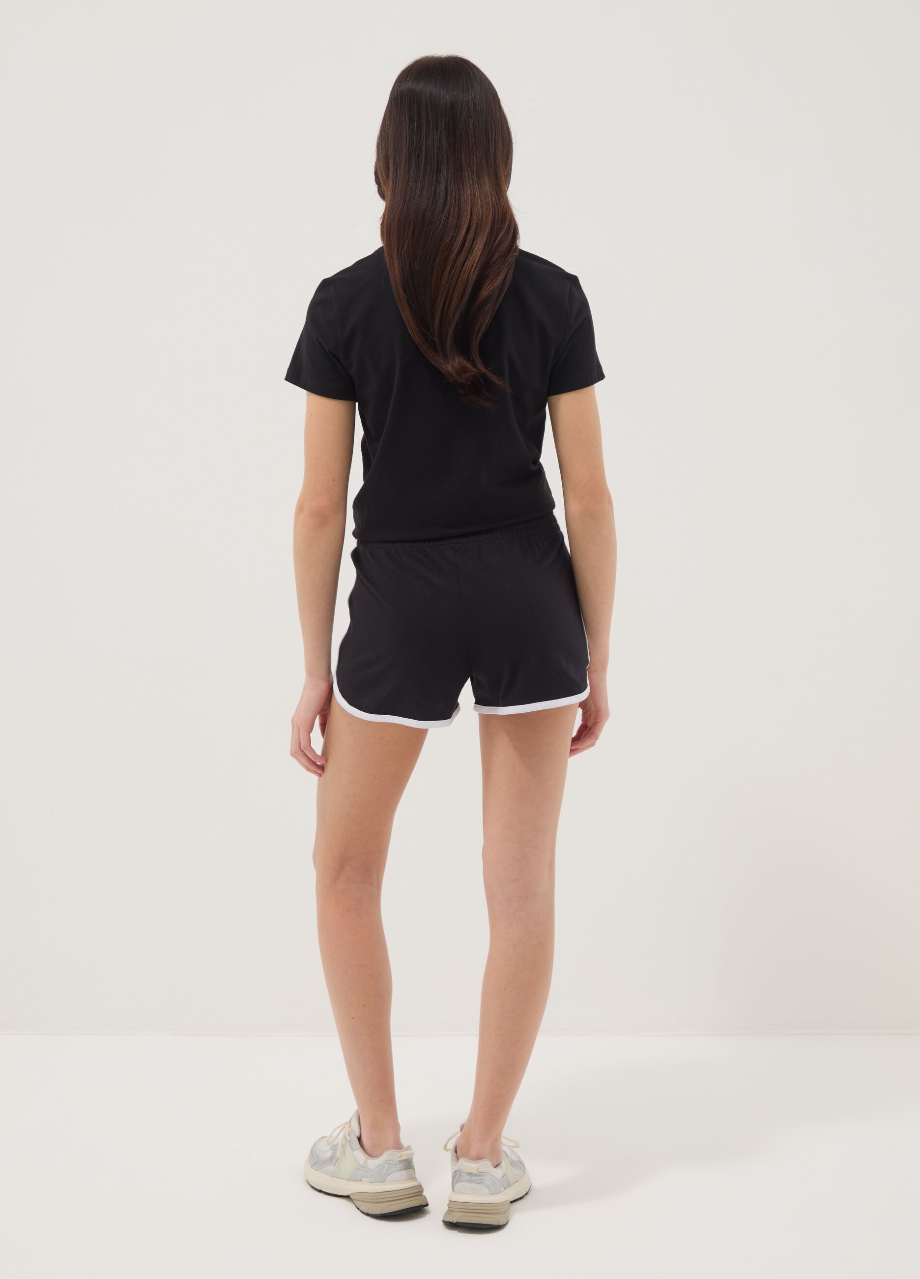 Shorts neri in puro cotone da ragazza slim fit con profili bianchi