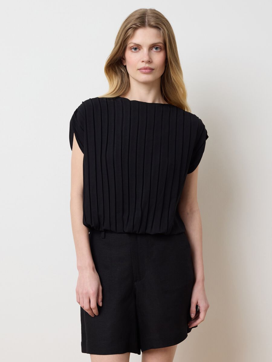 Black sleeveless T-shirt with flat ribbing_1