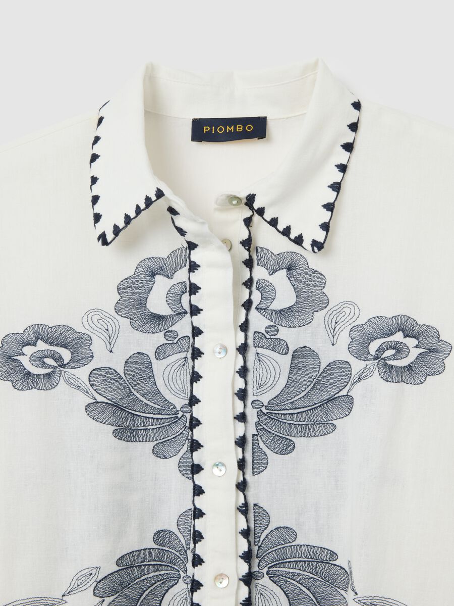White oversized cotton and linen shirt with embroidery_5