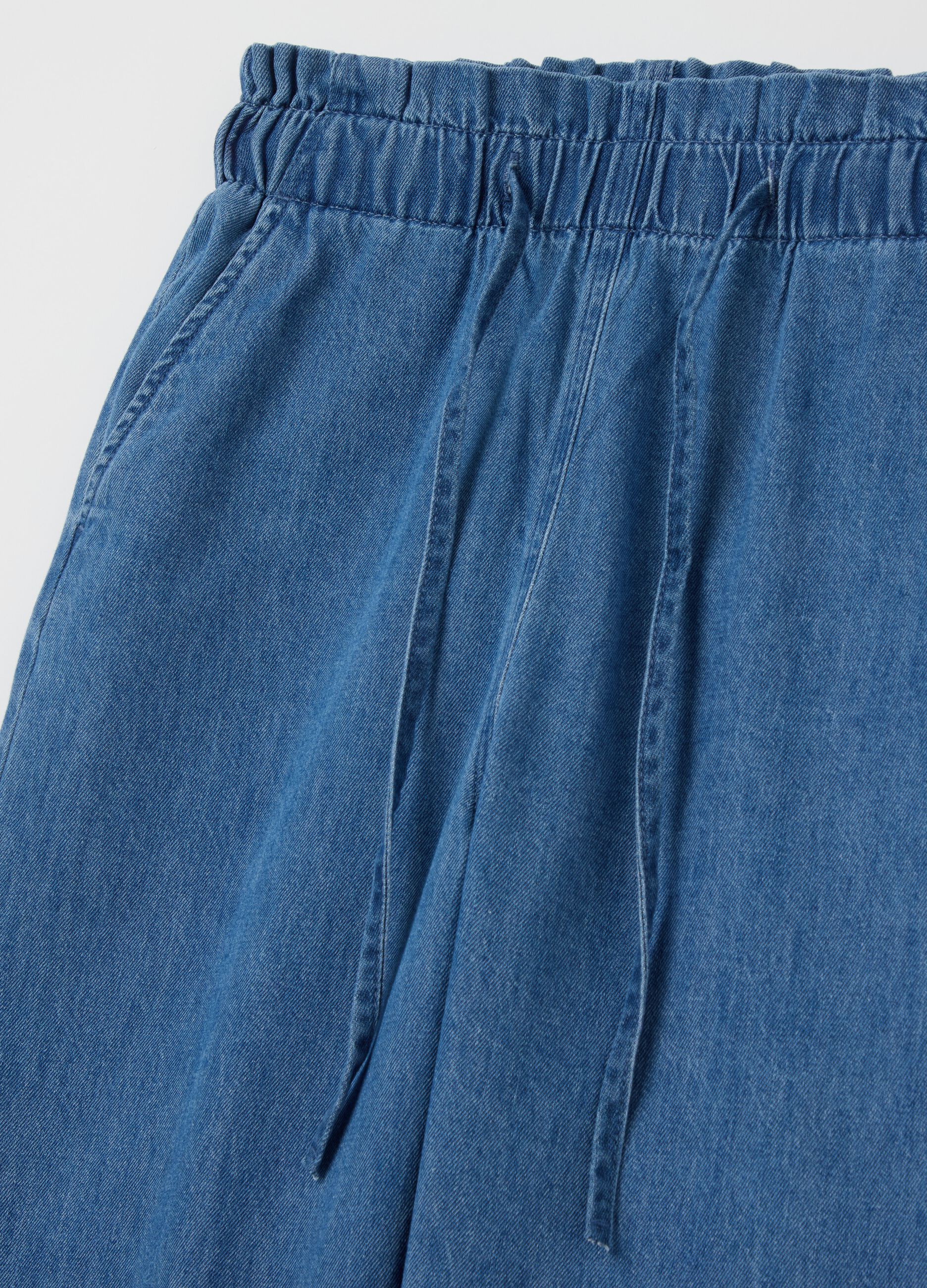 Cropped joggers in denim with drawstring