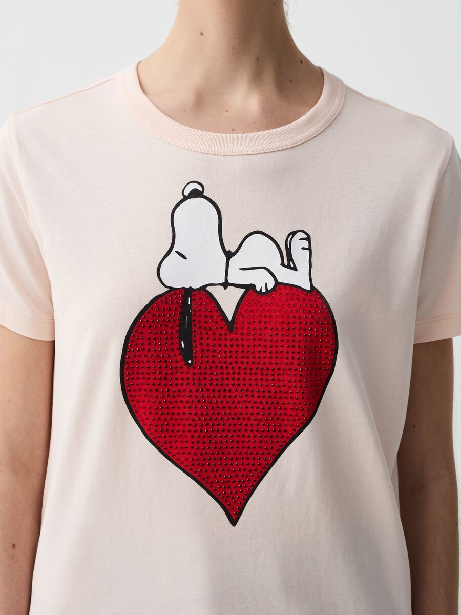 T-shirt con stampa Snoopy e cuore_1