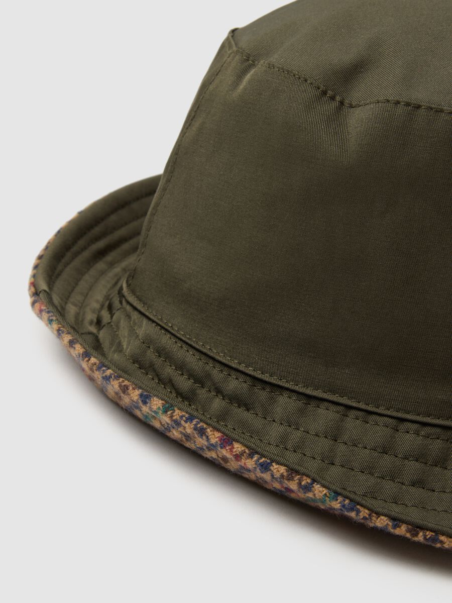 Cappello in misto cotone marrone con fastansia reversibile_3