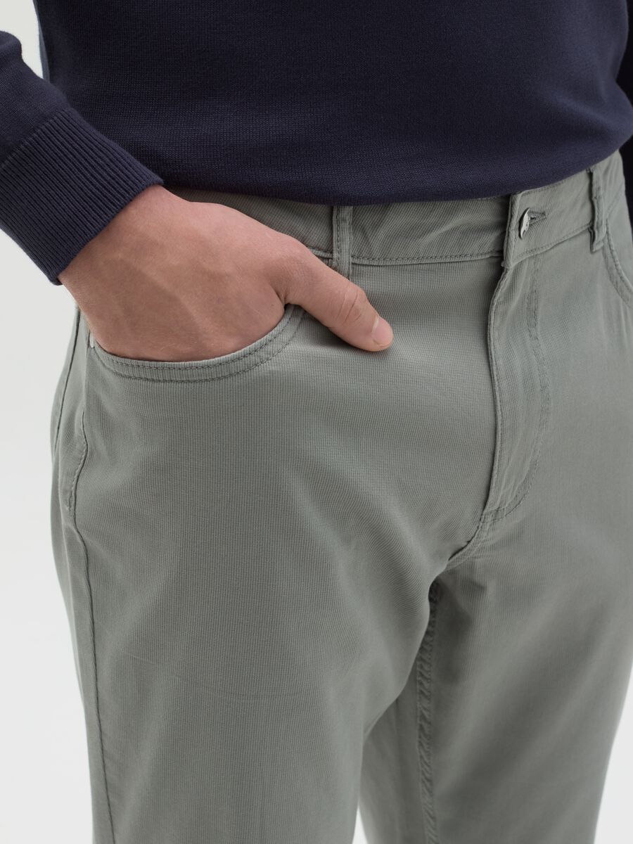 Slim-fit trousers with five pockets_2