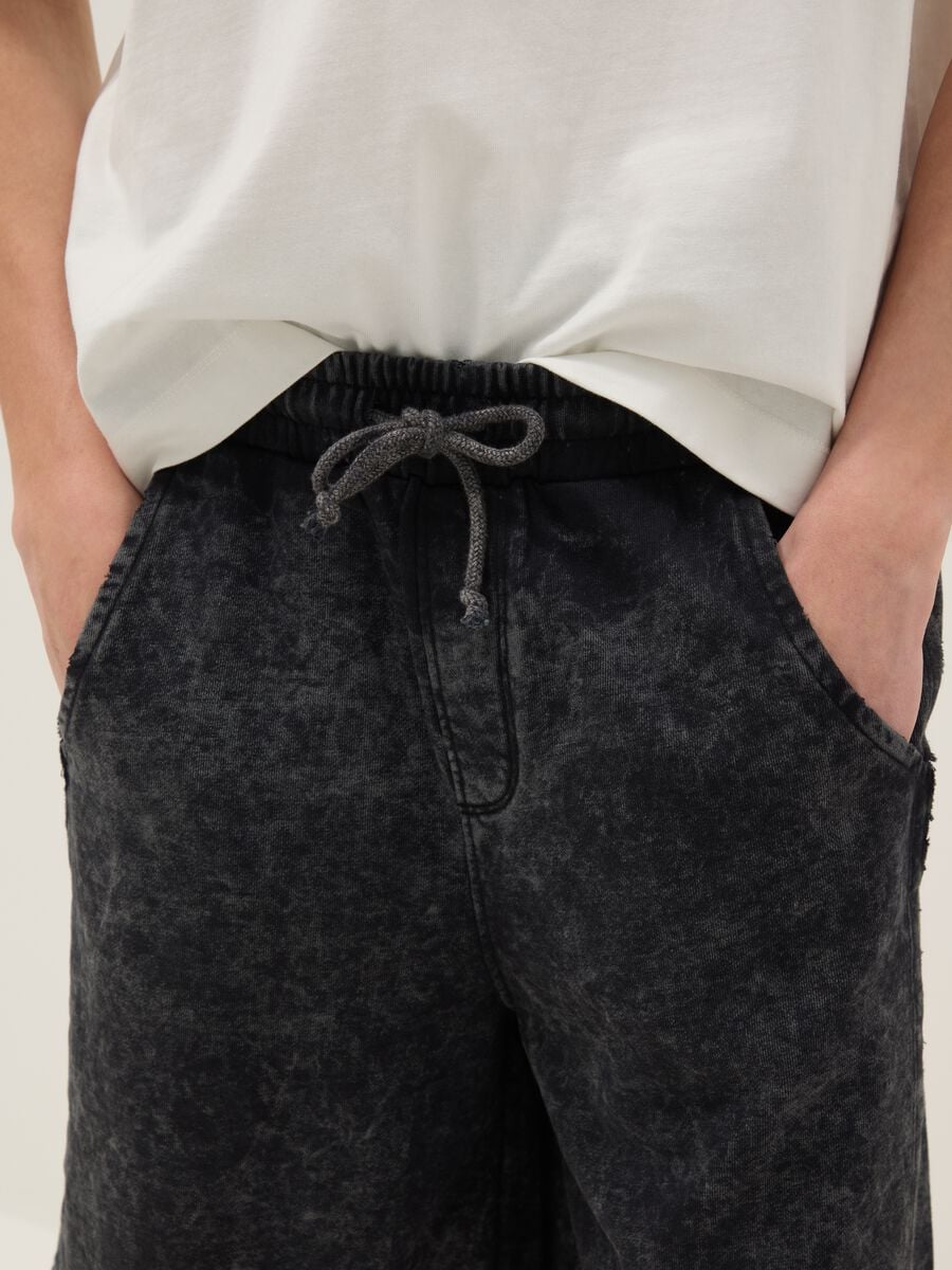 Black cotton-blend Bermuda shorts with elasticated waist_3