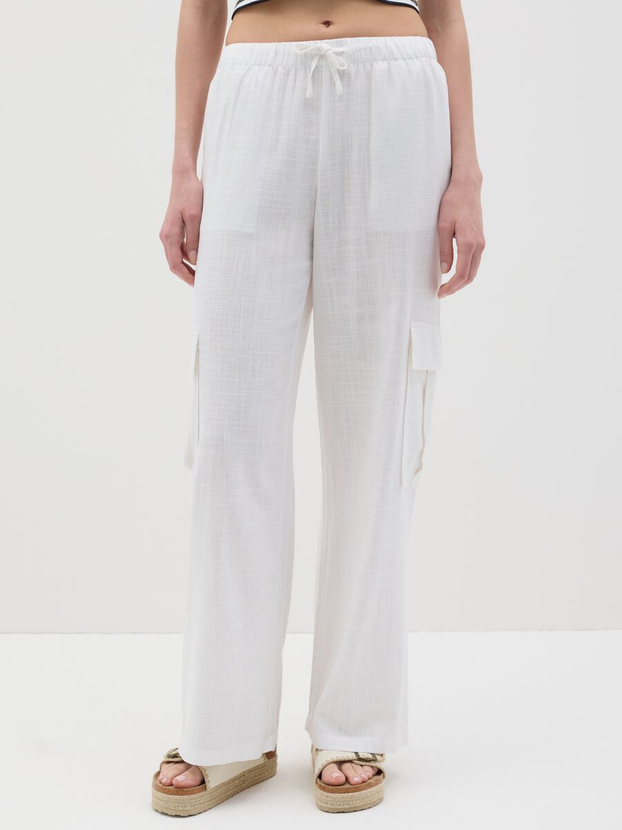 Women’s white cargo trousers in viscose and linen blend with wide leg_1