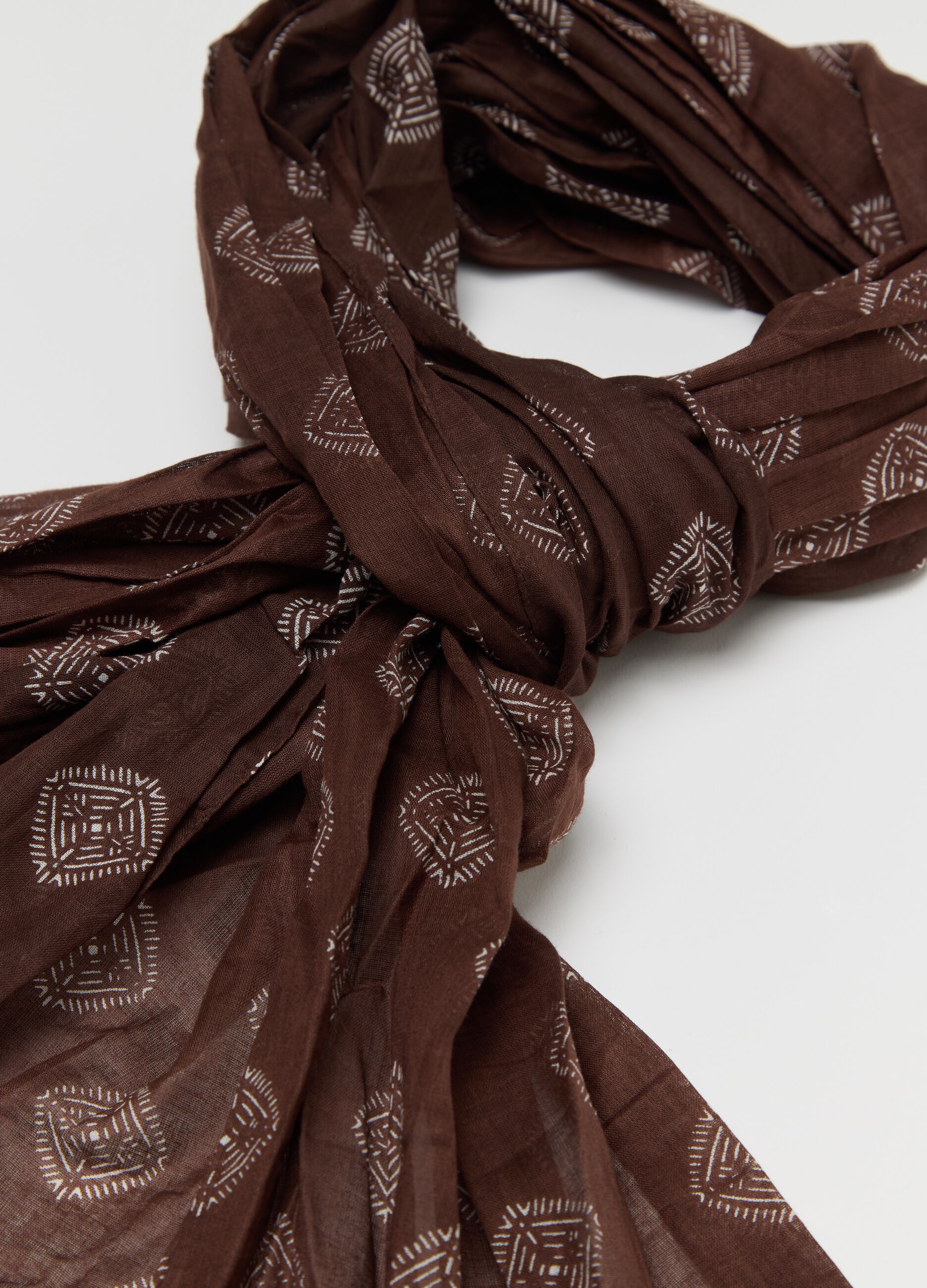 Brown cotton scarf with geometric motifs
