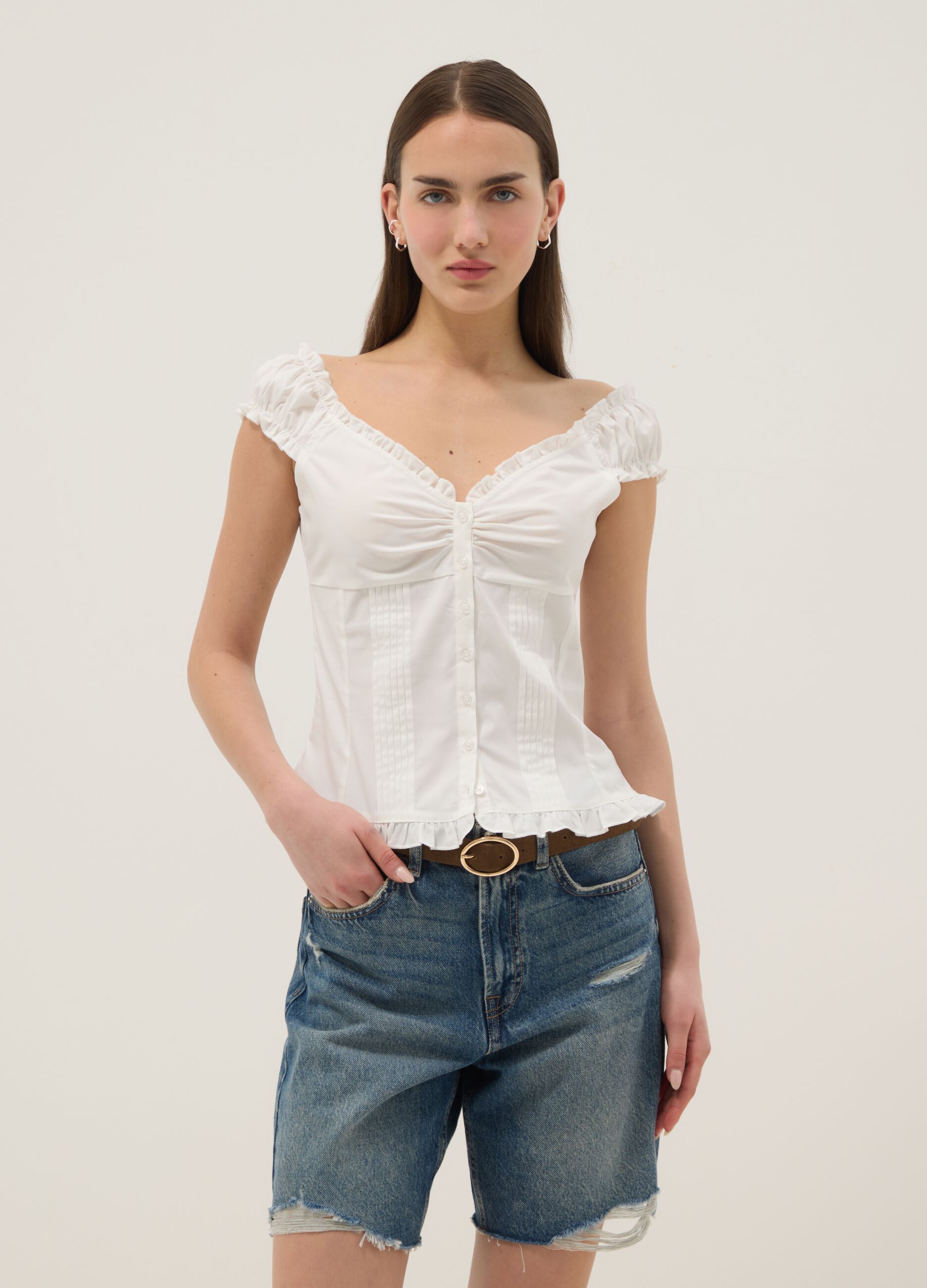 White organic cotton blouse with short sleeves