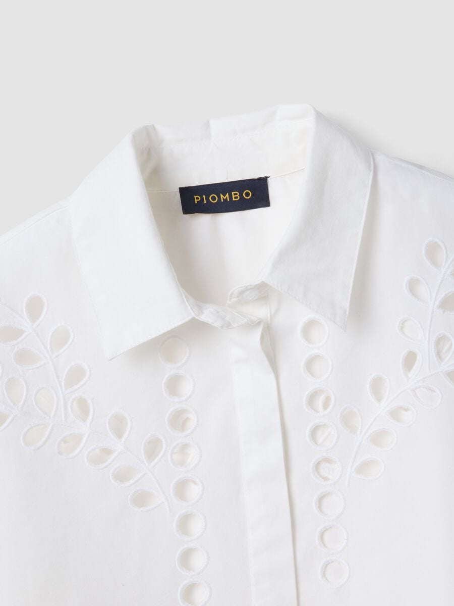 Camicia bianca in puro cotone con ricami traforati_5