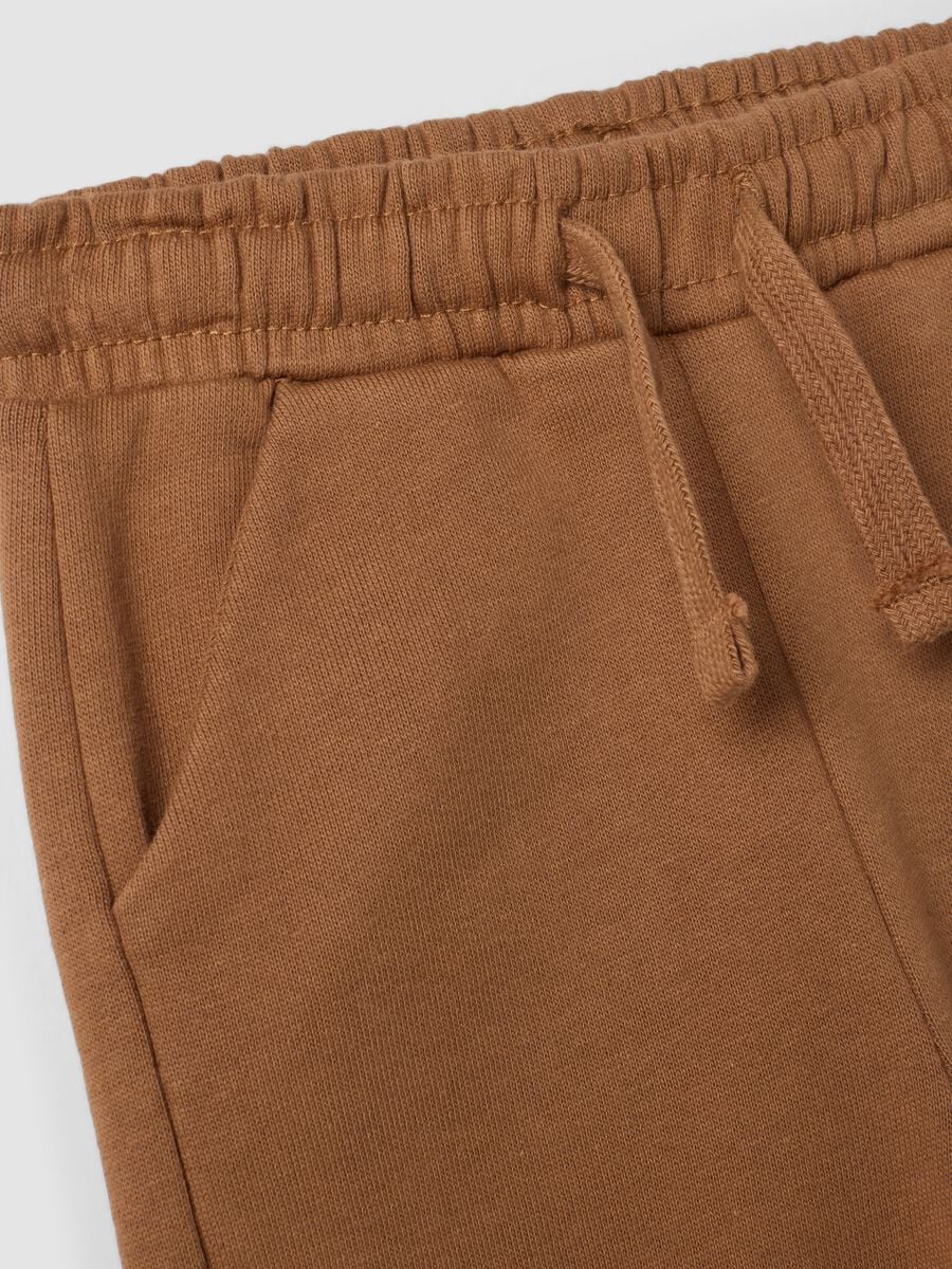 Pantaloni jogger marroni in puro cotone over fit con stampa animaletto_2
