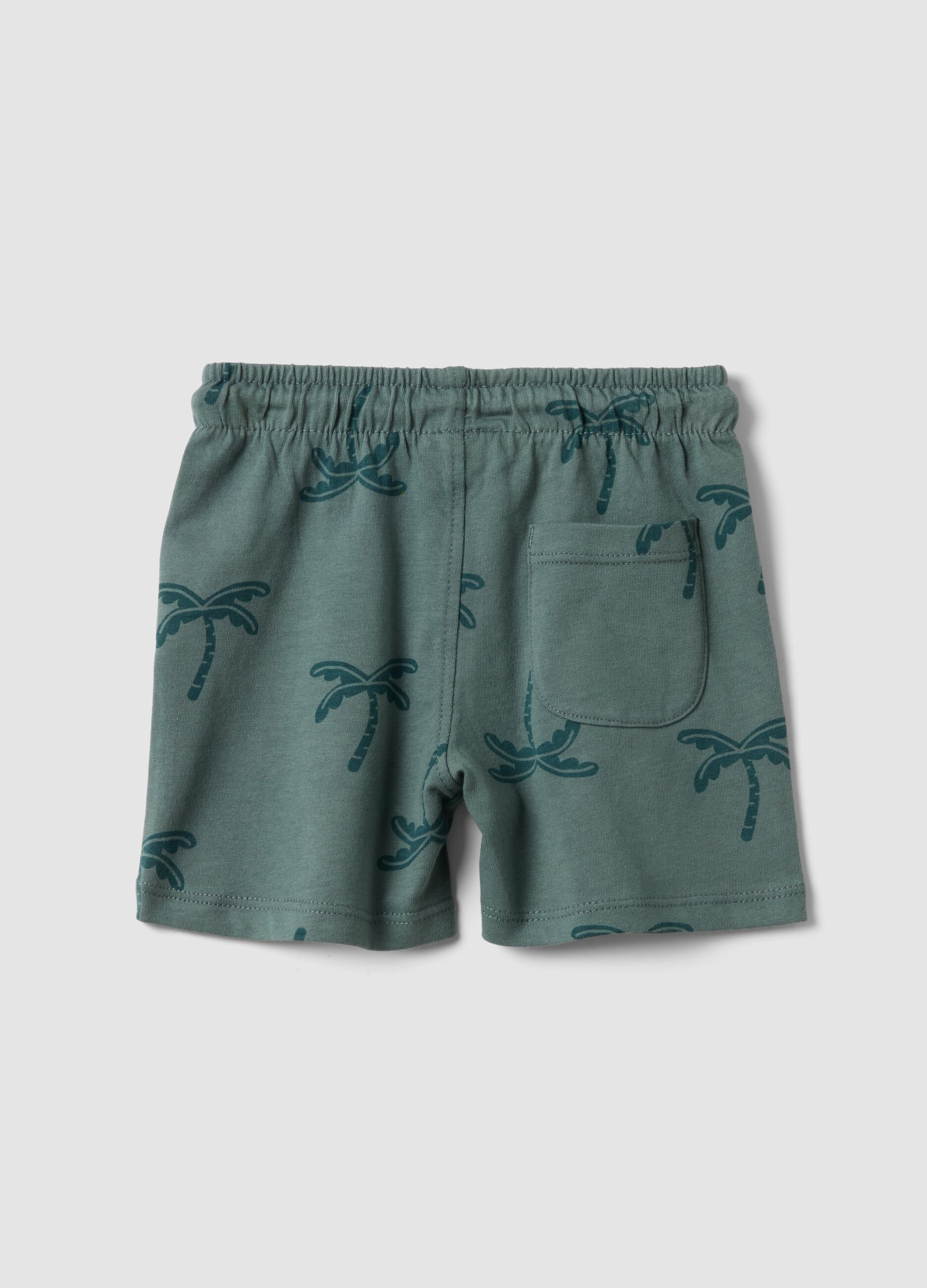 Green organic cotton shorts with palm print