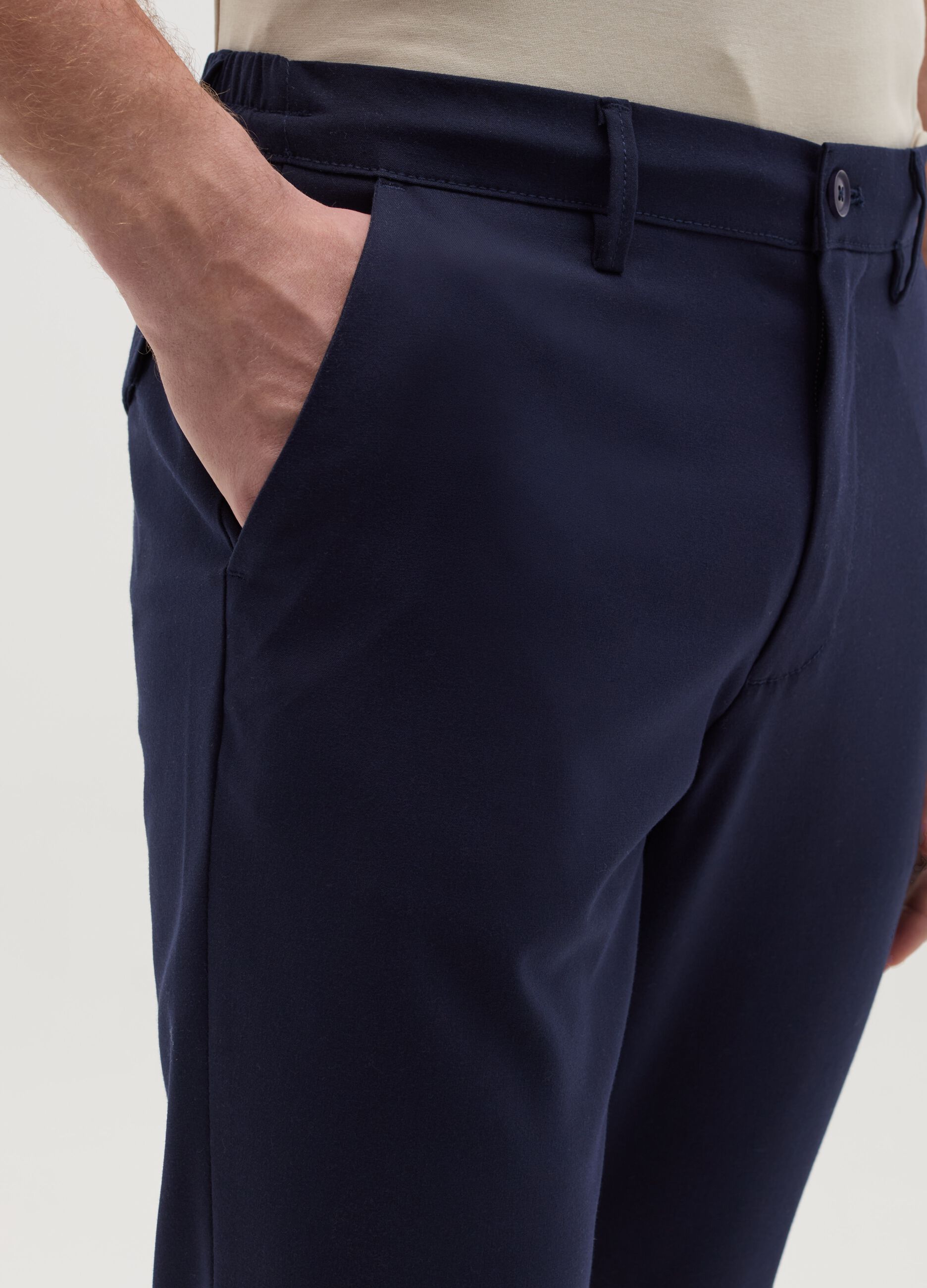 Pantalone jogger con coulisse interna